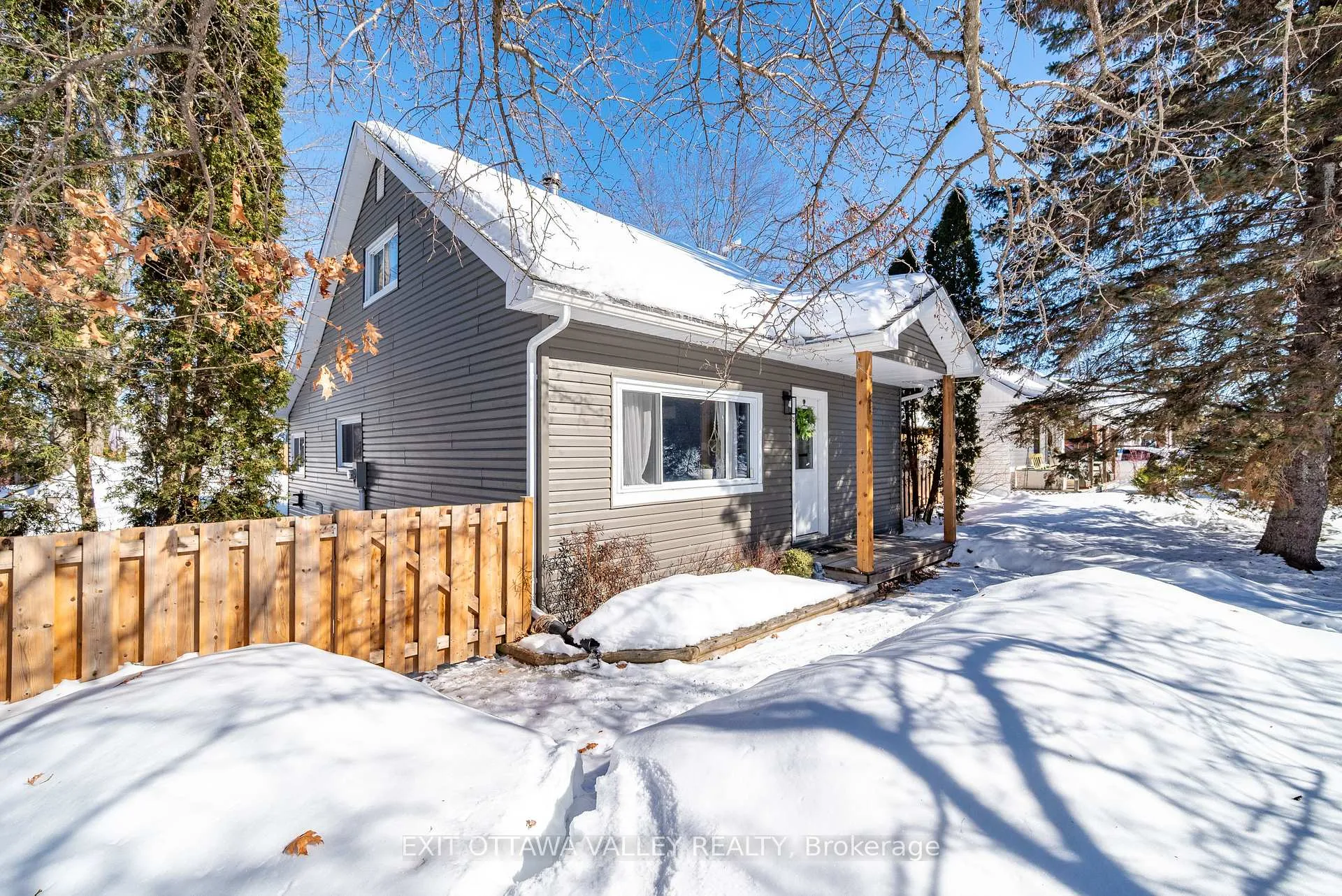 Photo 2 of 13 Spruce Crescent, Deep River — HOMEH