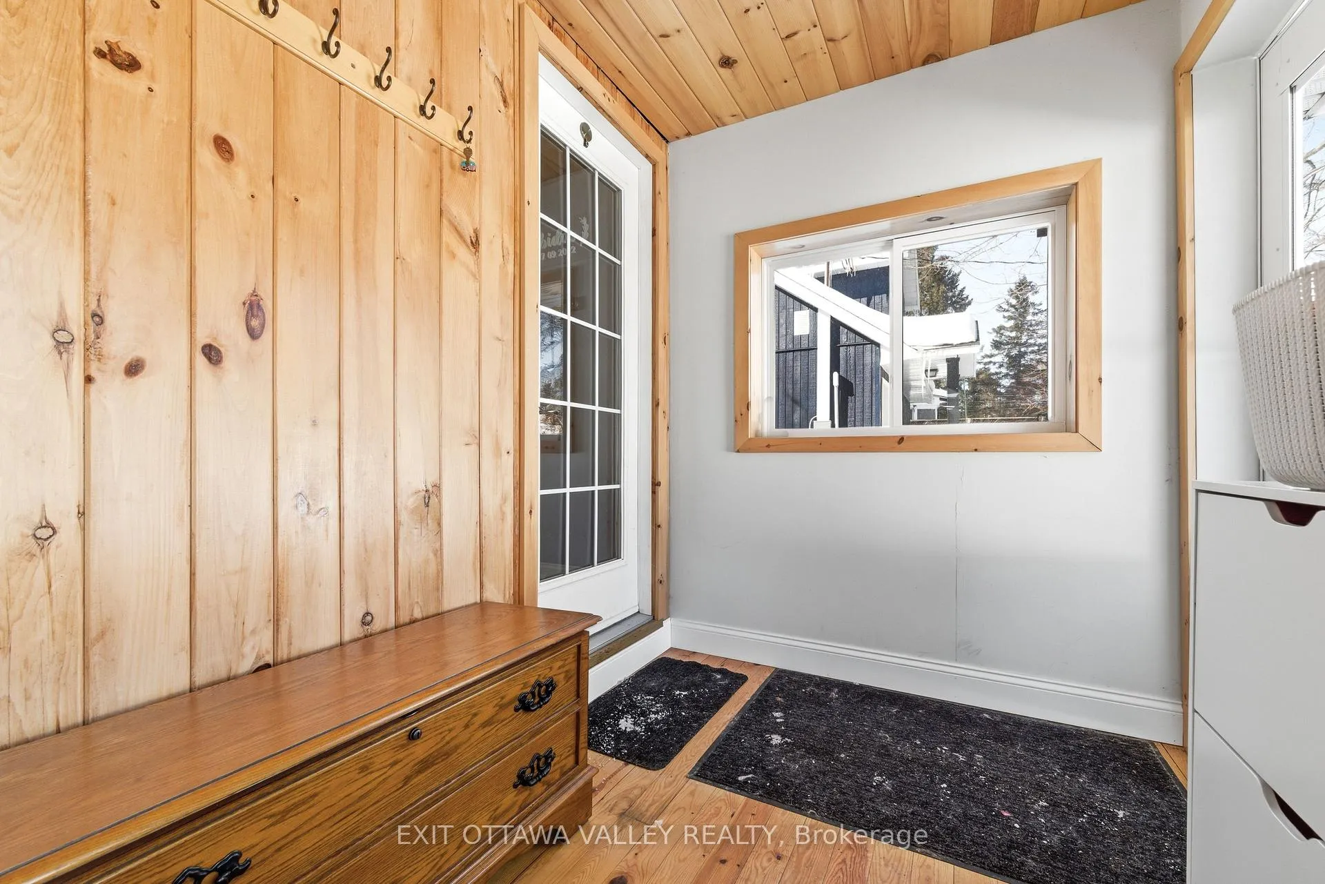 Photo 3 of 13 Spruce Crescent, Deep River — HOMEH