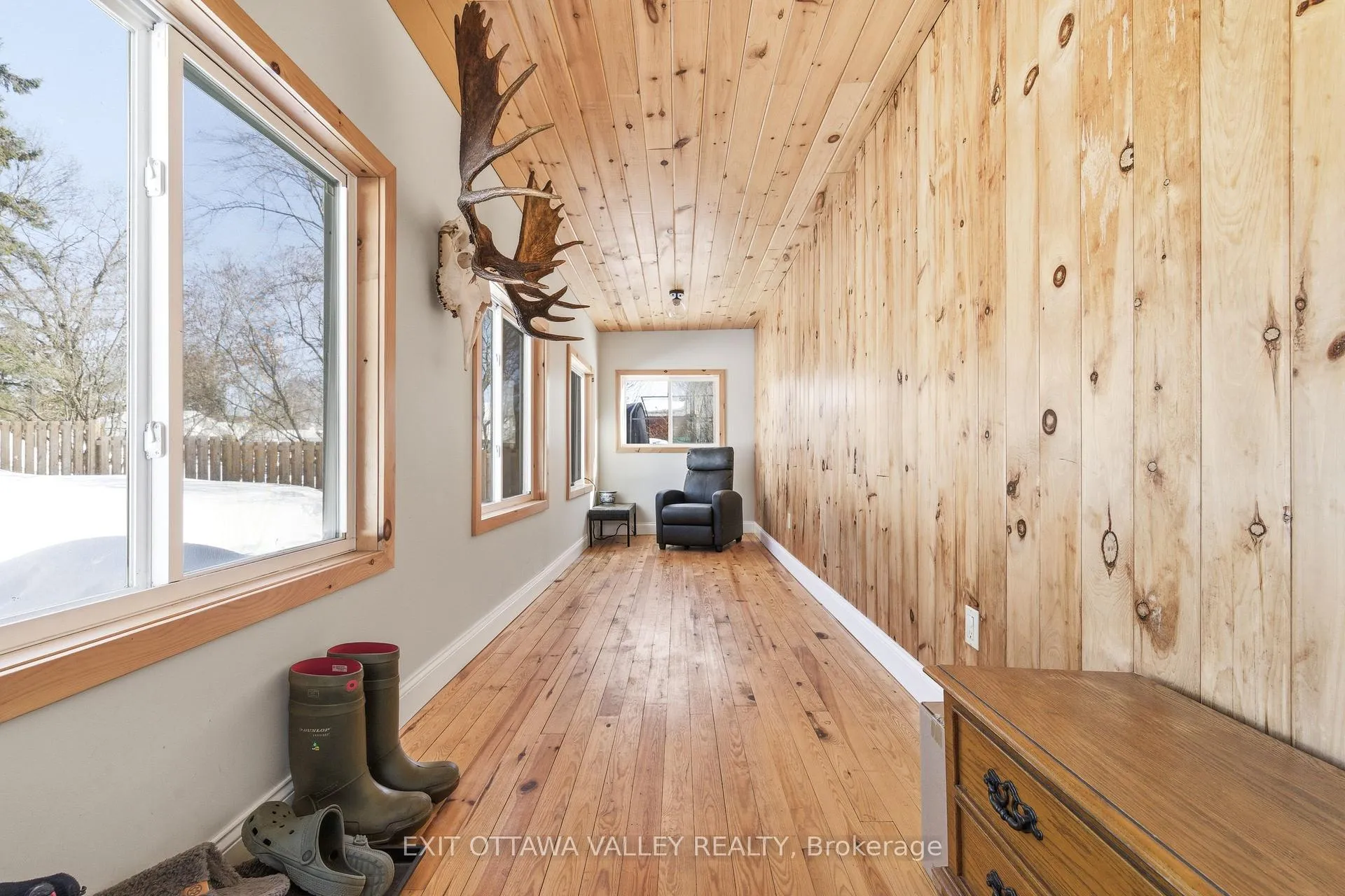 Photo 4 of 13 Spruce Crescent, Deep River — HOMEH