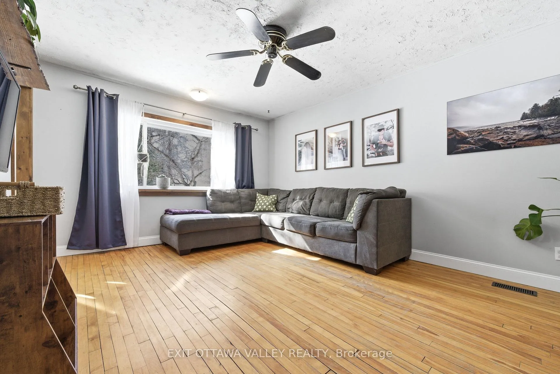 Photo 7 of 13 Spruce Crescent, Deep River — HOMEH