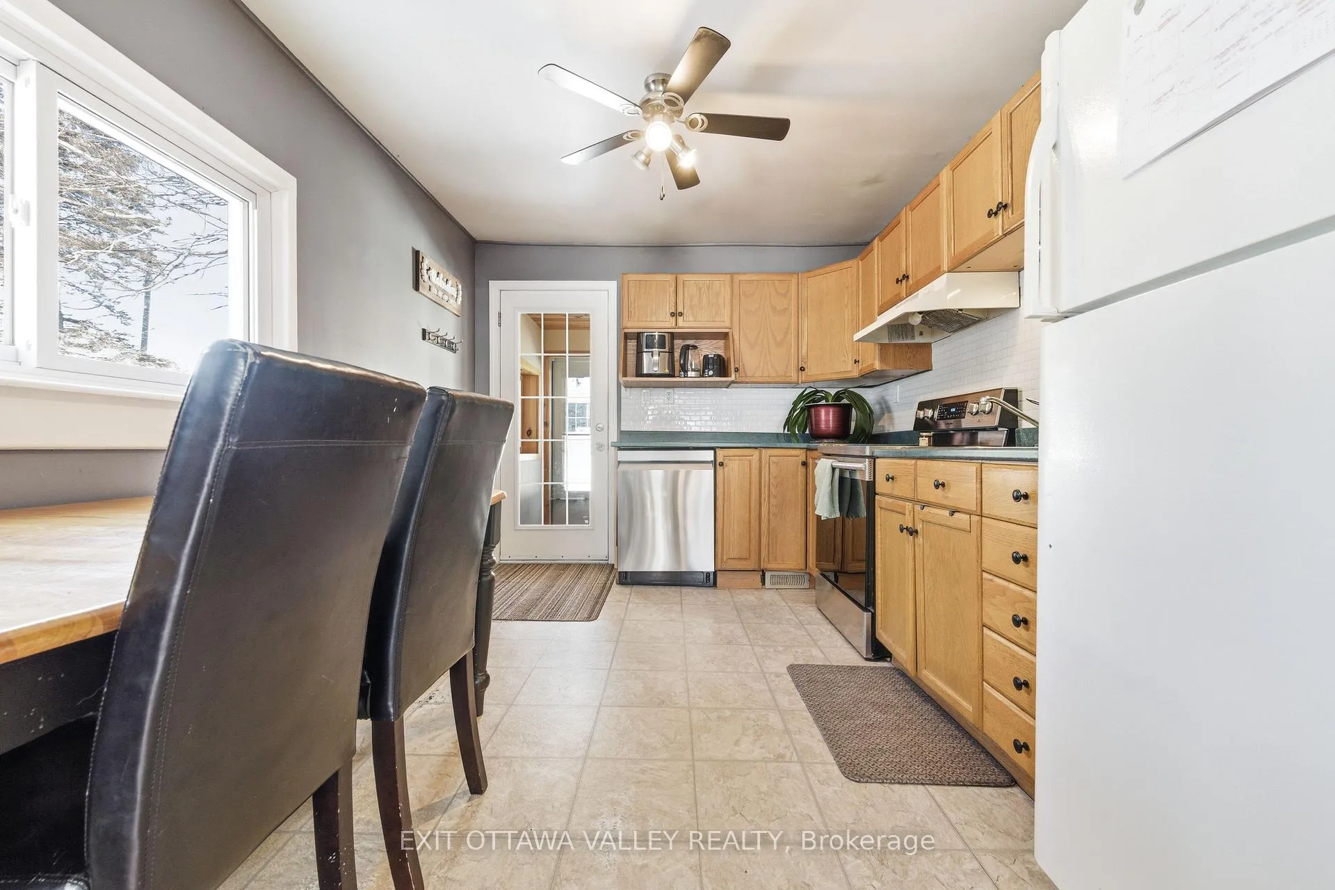 Photo 11 of 13 Spruce Crescent, Deep River — HOMEH