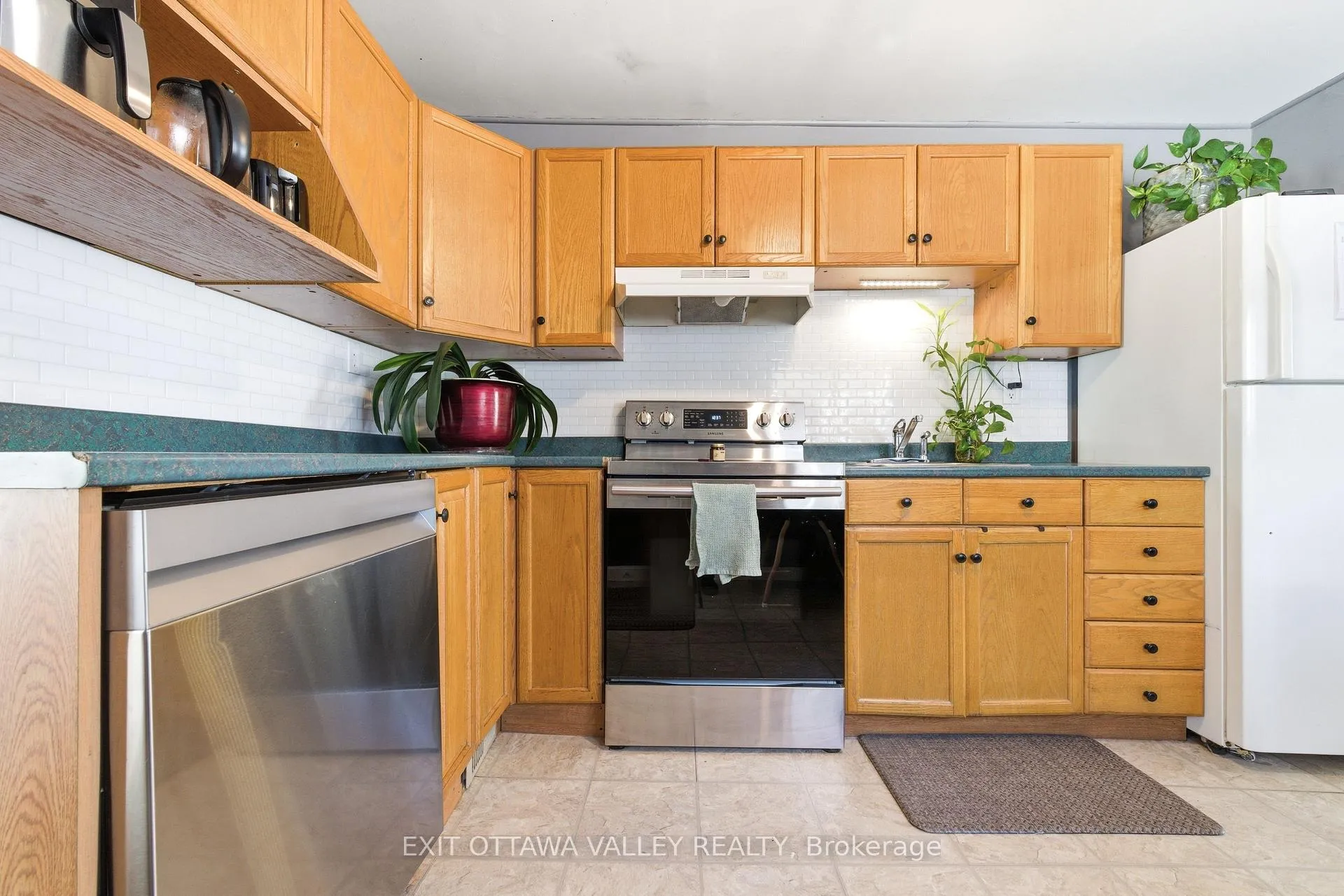 Photo 14 of 13 Spruce Crescent, Deep River — HOMEH