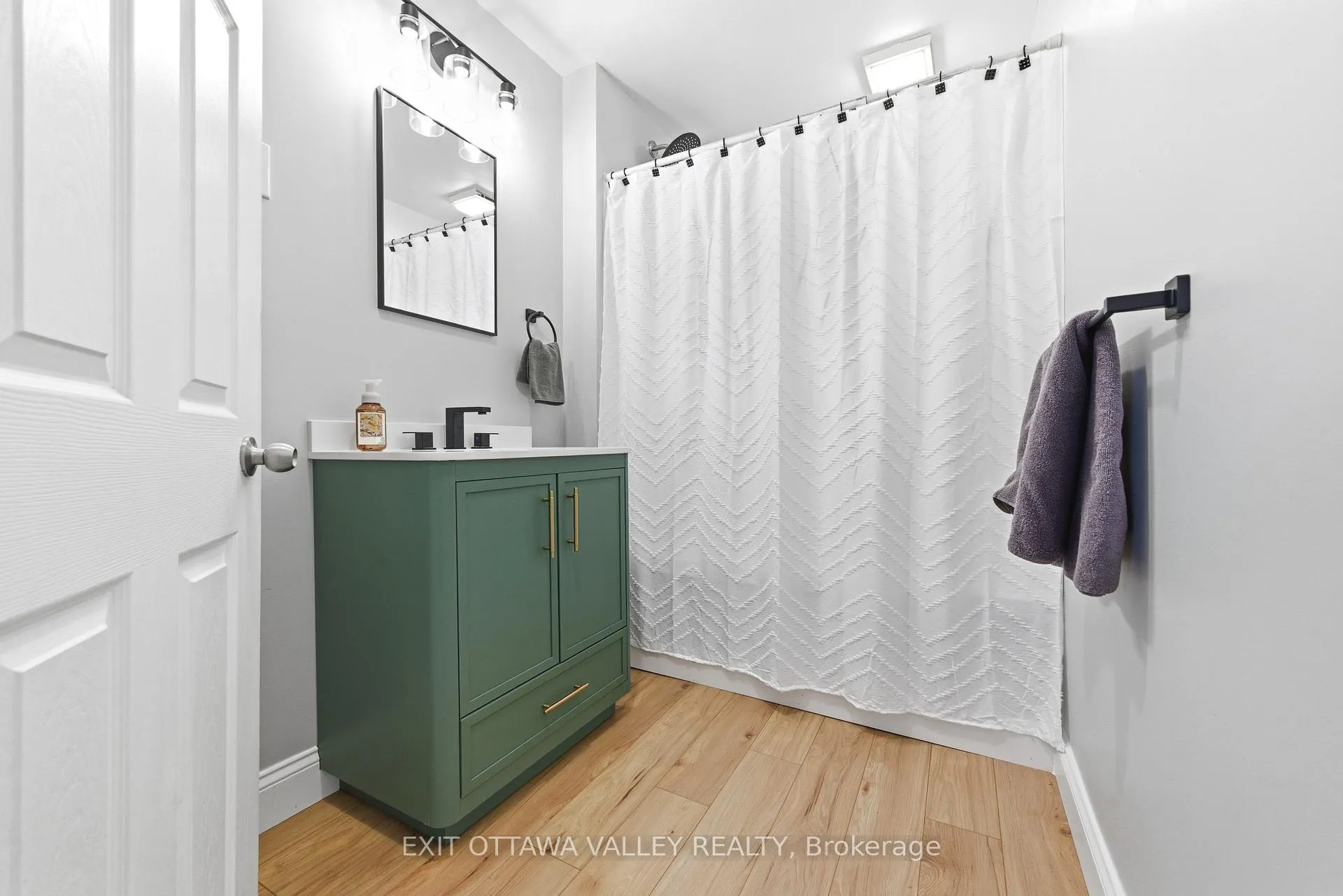 Photo 16 of 13 Spruce Crescent, Deep River — HOMEH