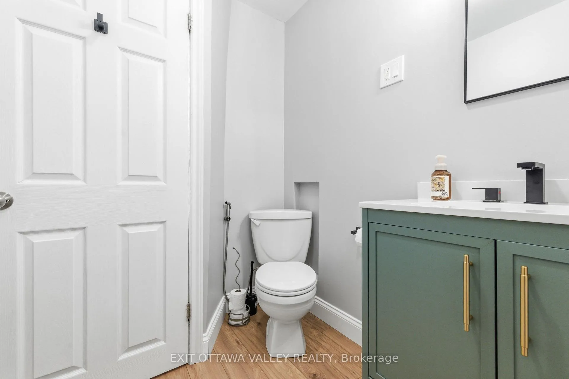 Photo 17 of 13 Spruce Crescent, Deep River — HOMEH