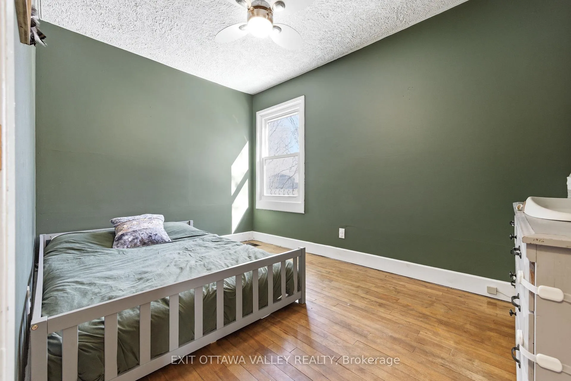 Photo 18 of 13 Spruce Crescent, Deep River — HOMEH