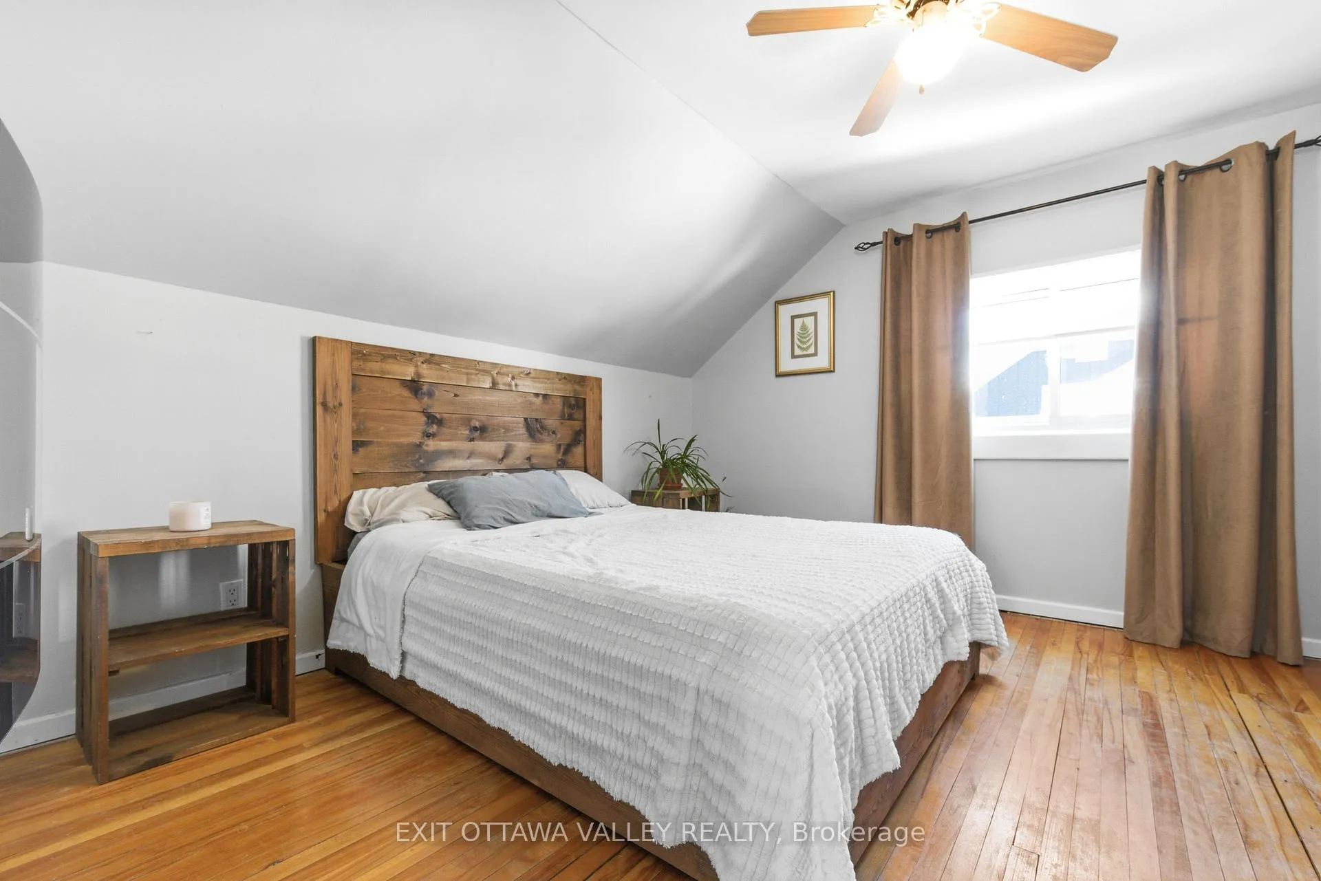 Photo 23 of 13 Spruce Crescent, Deep River — HOMEH