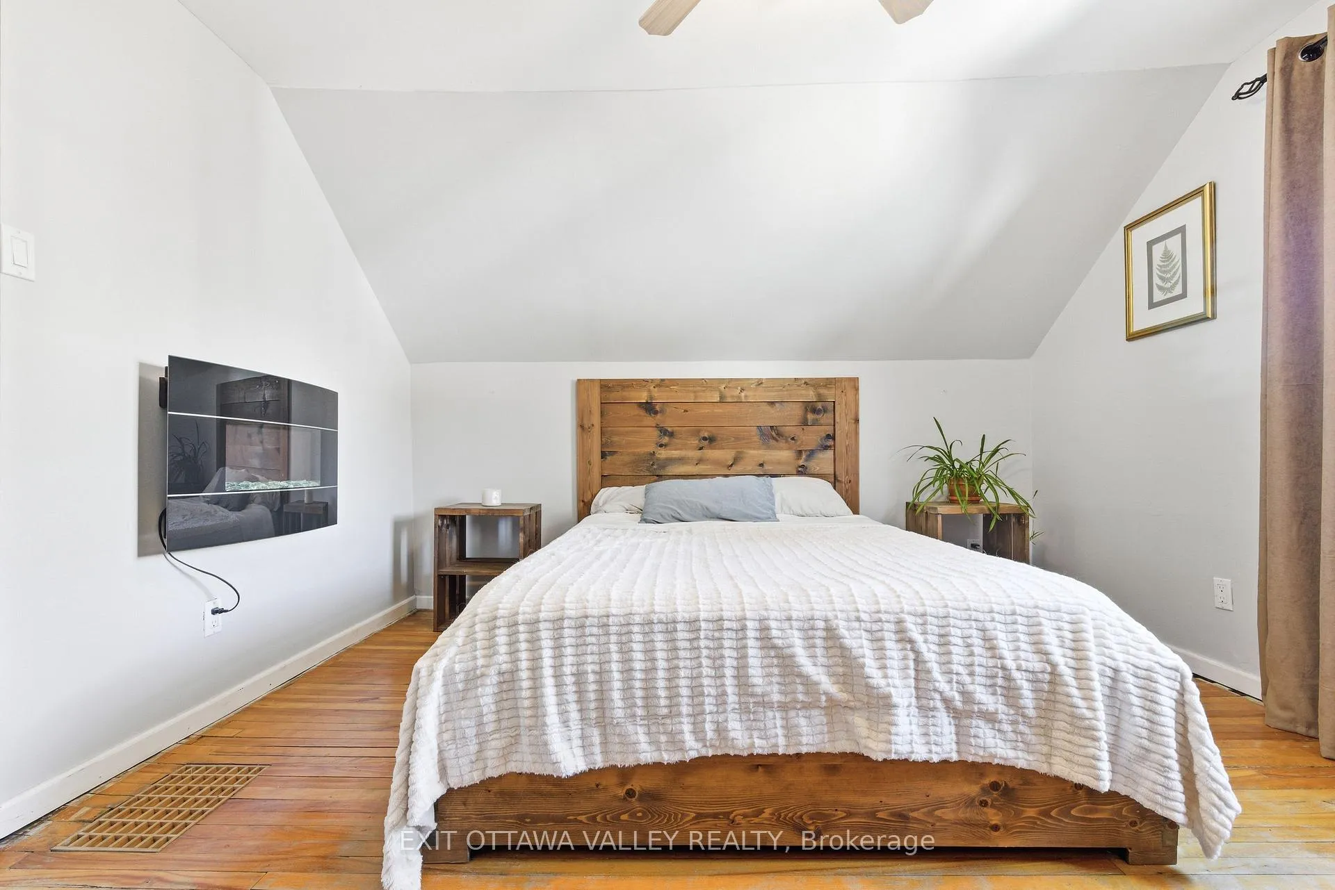 Photo 24 of 13 Spruce Crescent, Deep River — HOMEH