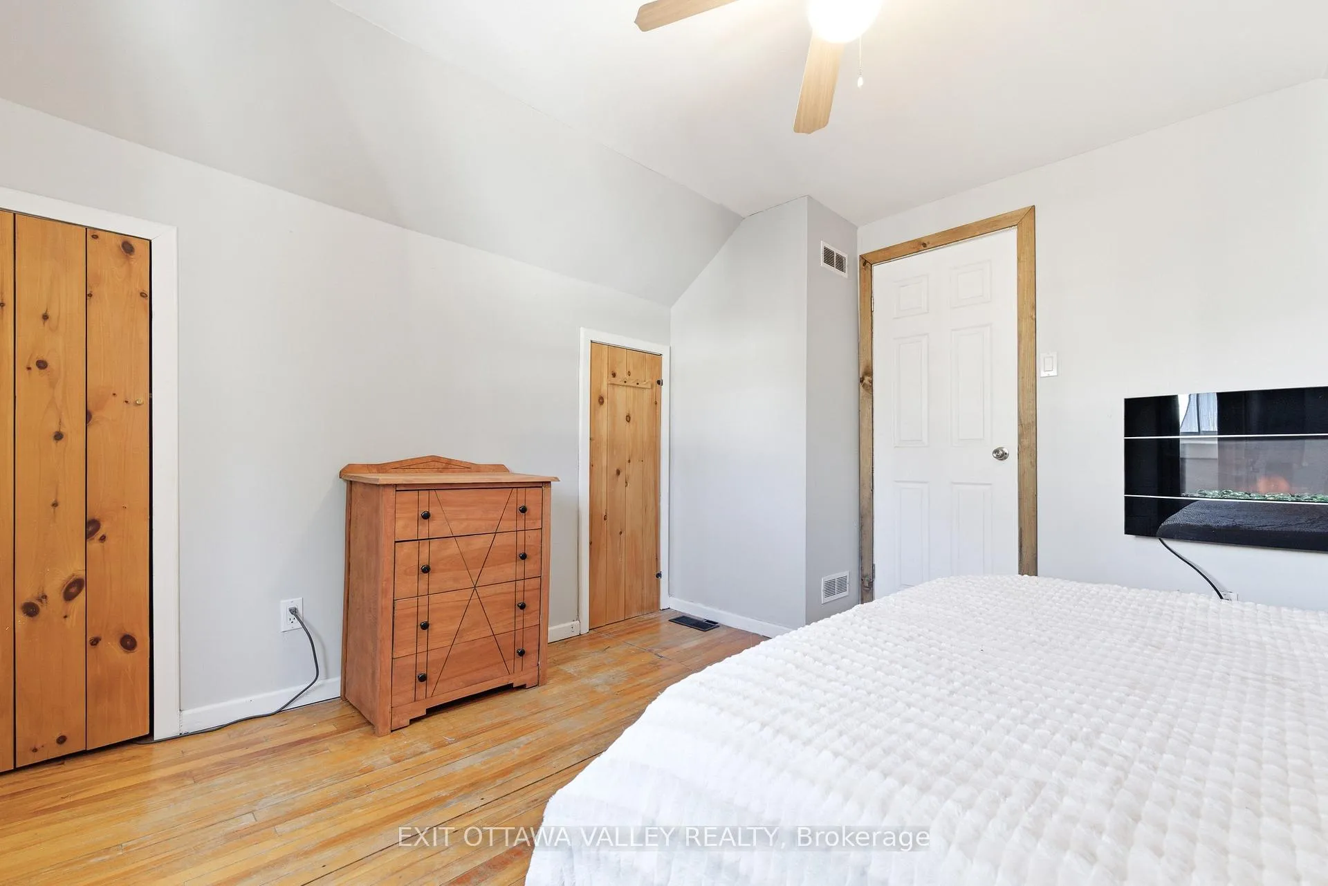 Photo 26 of 13 Spruce Crescent, Deep River — HOMEH