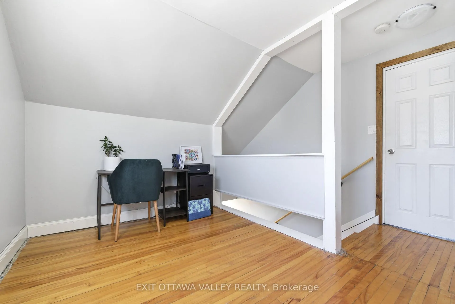 Photo 29 of 13 Spruce Crescent, Deep River — HOMEH