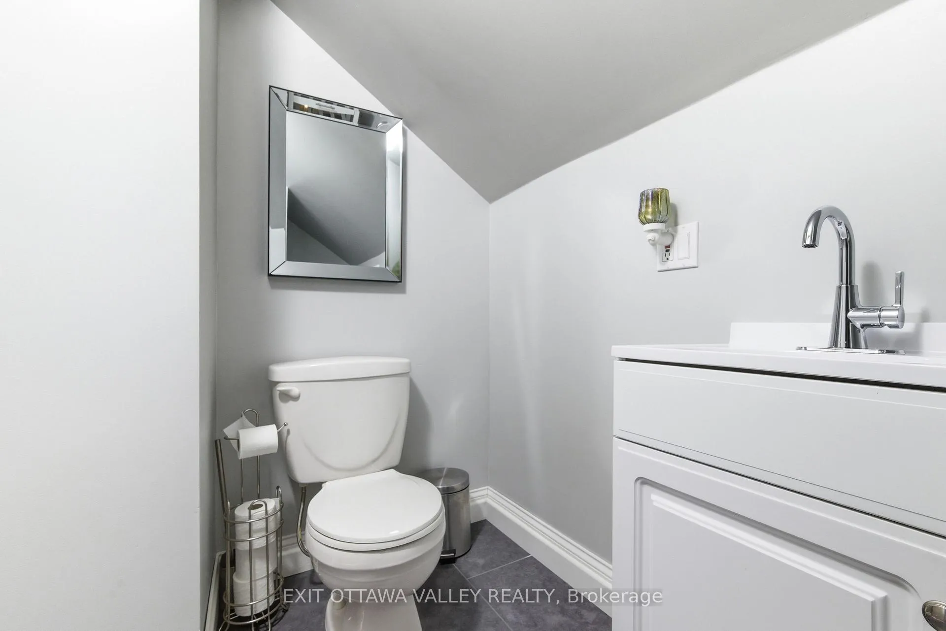 Photo 31 of 13 Spruce Crescent, Deep River — HOMEH