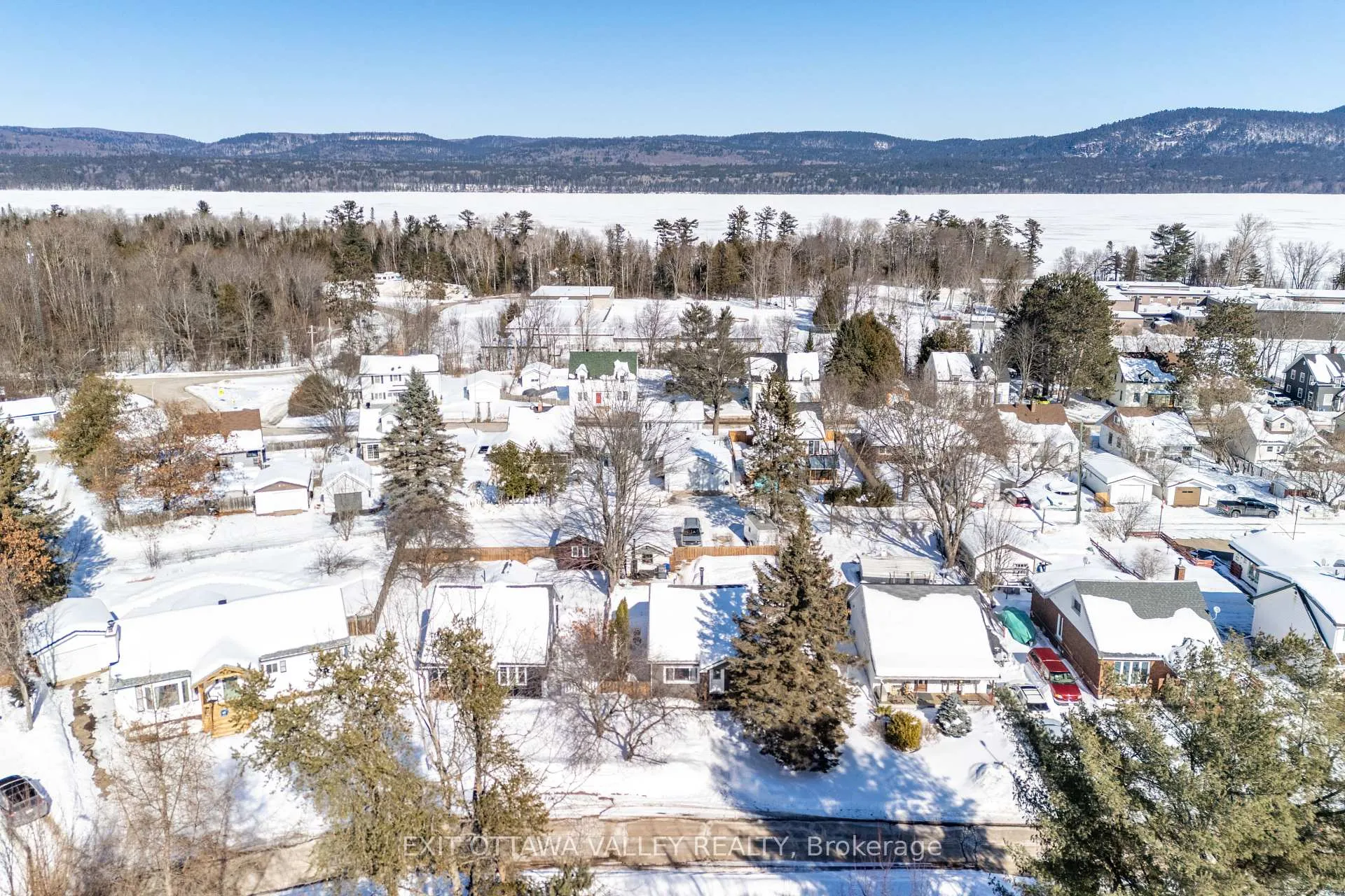 Photo 43 of 13 Spruce Crescent, Deep River — HOMEH