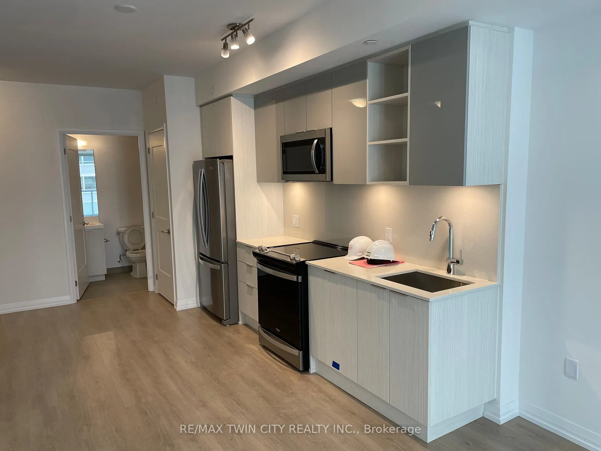 Photo 1 of Unit 704, 25 Holly Street, Toronto, Mount Pleasant East — HOMEH