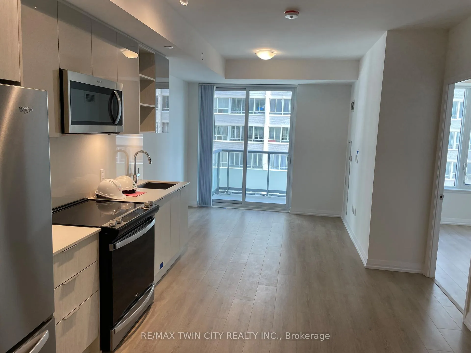 Photo 2 of Unit 704, 25 Holly Street, Toronto, Mount Pleasant East — HOMEH