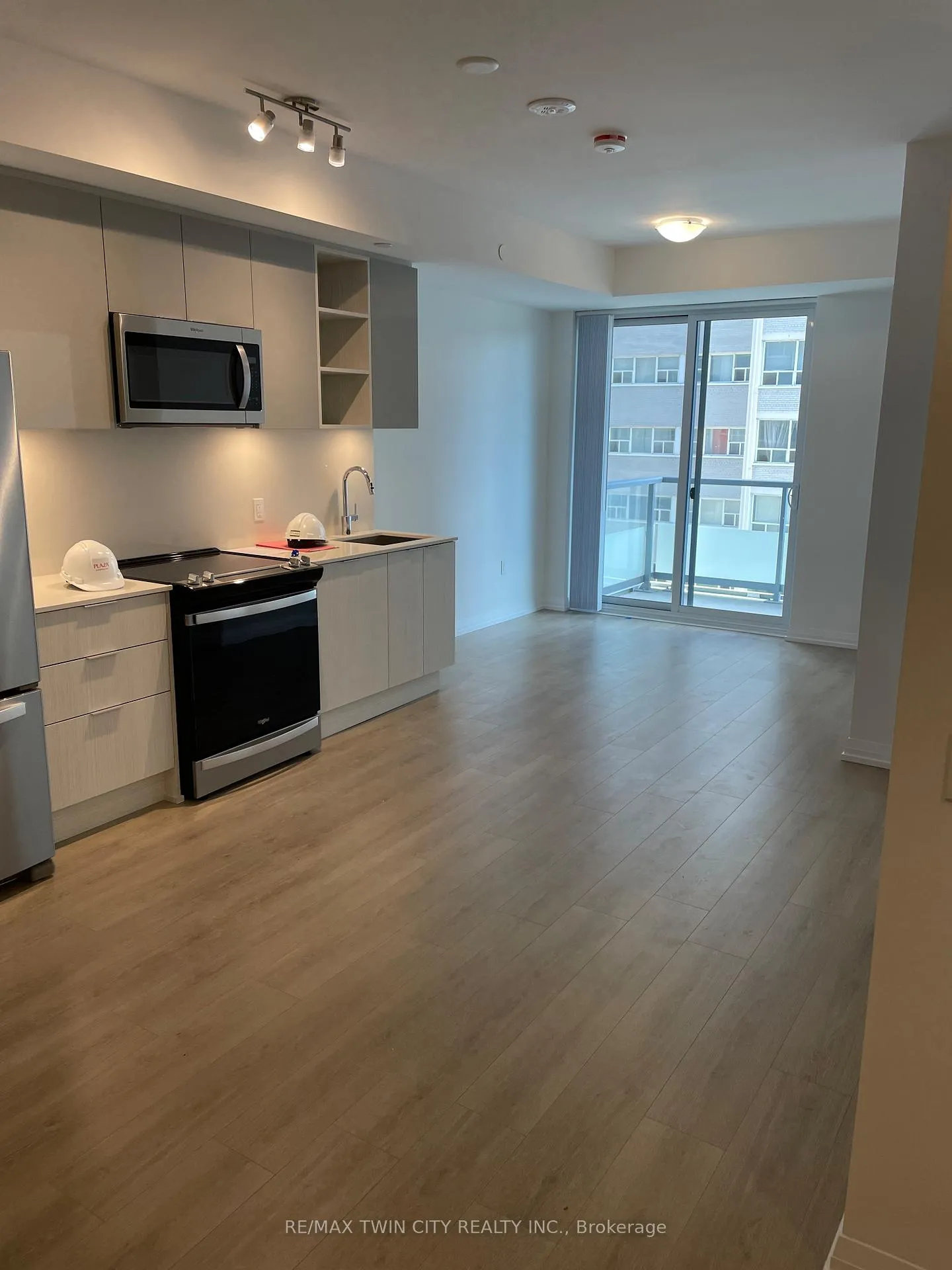Photo 3 of Unit 704, 25 Holly Street, Toronto, Mount Pleasant East — HOMEH