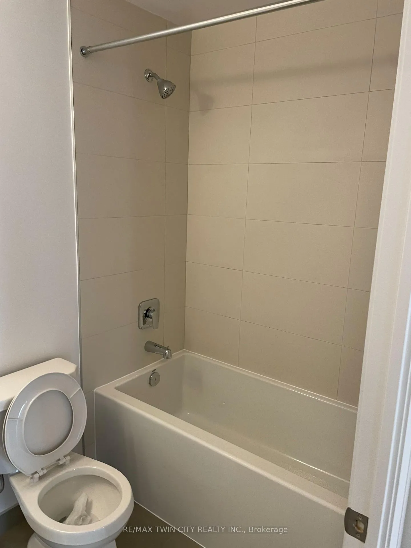 Photo 7 of Unit 704, 25 Holly Street, Toronto, Mount Pleasant East — HOMEH