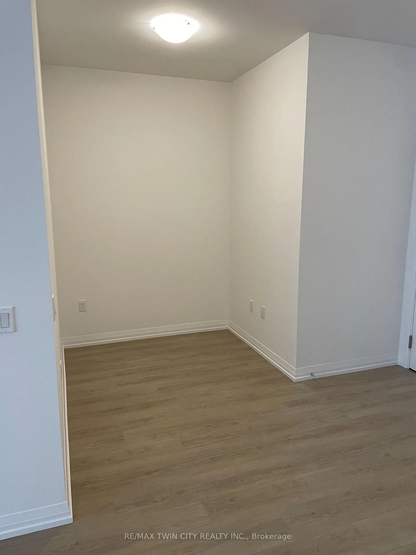 Photo 8 of Unit 704, 25 Holly Street, Toronto, Mount Pleasant East — HOMEH