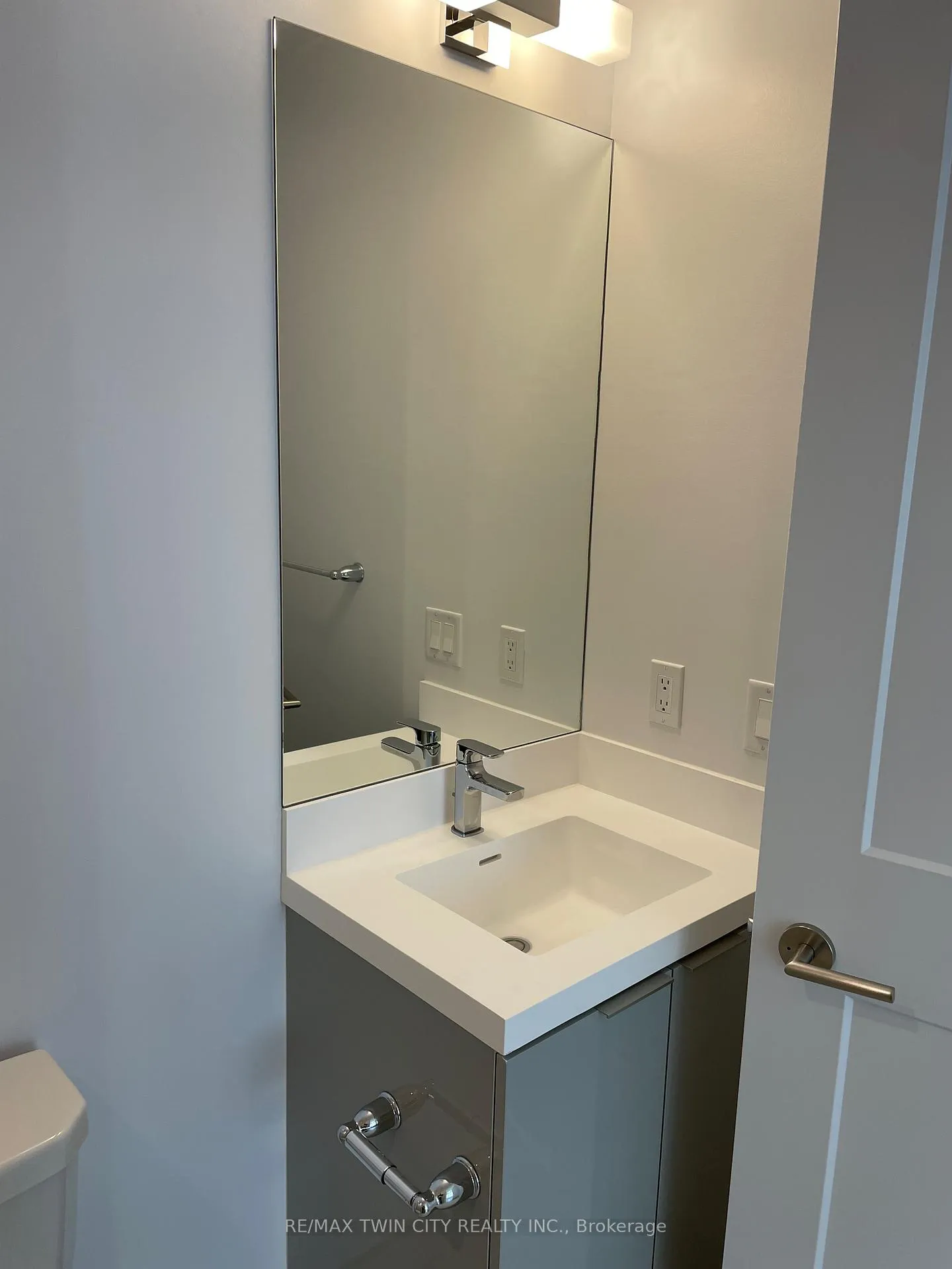Photo 10 of Unit 704, 25 Holly Street, Toronto, Mount Pleasant East — HOMEH