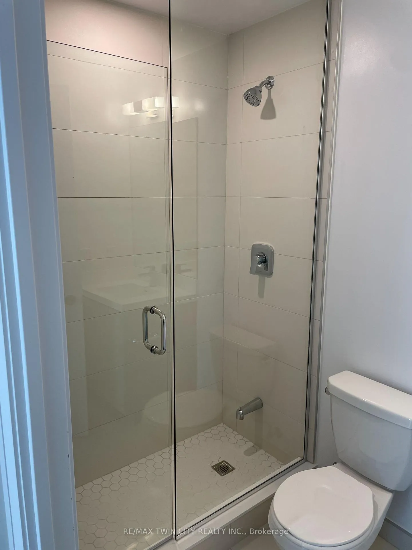 Photo 11 of Unit 704, 25 Holly Street, Toronto, Mount Pleasant East — HOMEH