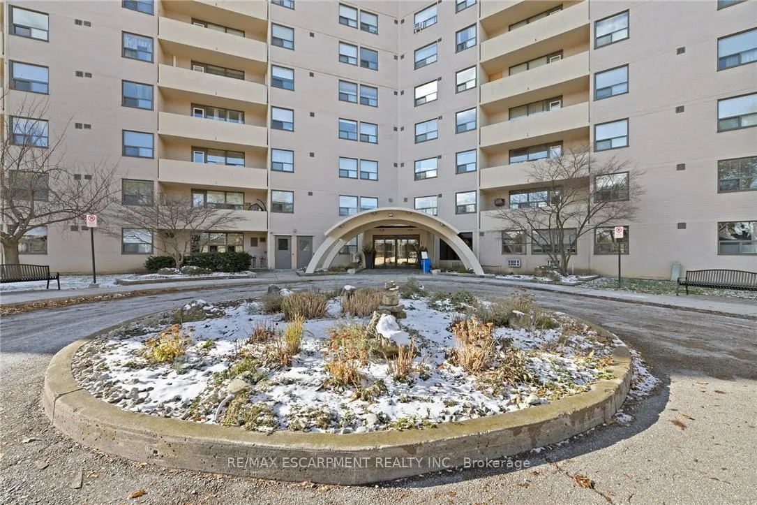Photo 2 of Unit 901, 700 Dynes Road, Burlington, Roseland — HOMEH