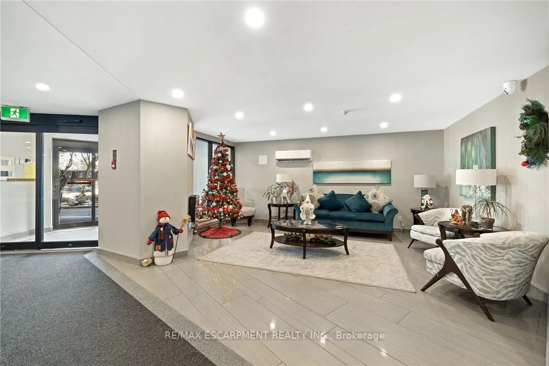 Photo 4 of Unit 901, 700 Dynes Road, Burlington, Roseland — HOMEH
