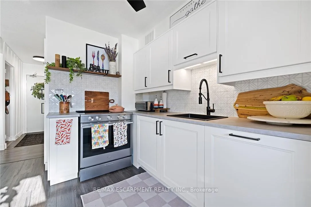 Photo 20 of Unit 901, 700 Dynes Road, Burlington, Roseland — HOMEH