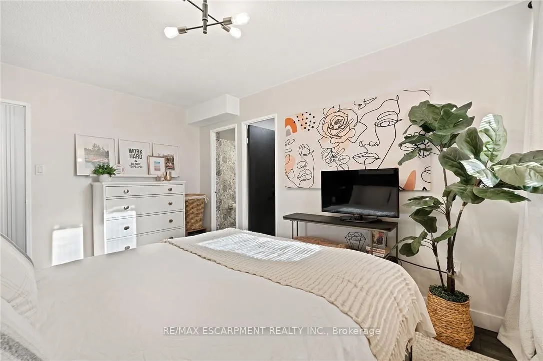 Photo 24 of Unit 901, 700 Dynes Road, Burlington, Roseland — HOMEH