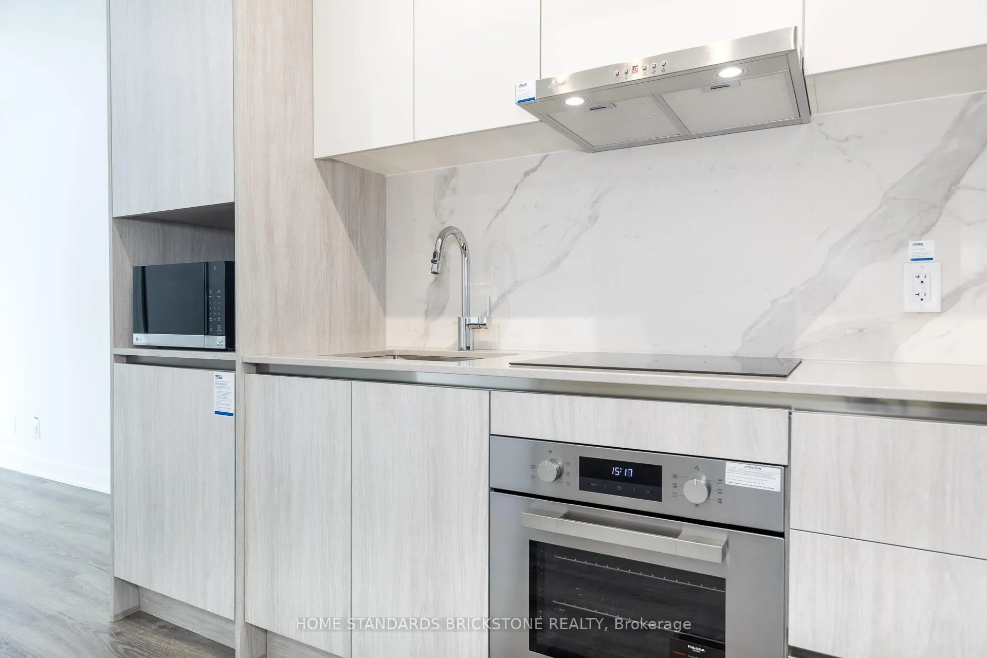 Photo 5 of Unit 1609, 180 Front Street E, Toronto, Moss Park — HOMEH