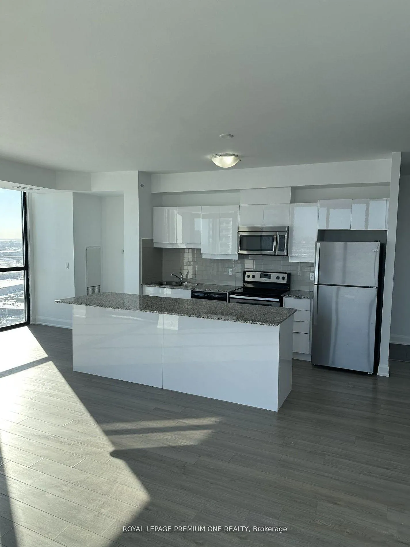 Photo 3 of Unit 3002, 2910 Highway 7 Road, Vaughan, Concord — HOMEH