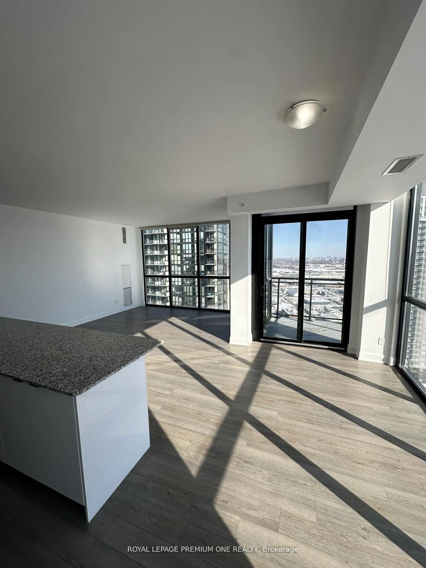 Photo 5 of Unit 3002, 2910 Highway 7 Road, Vaughan, Concord — HOMEH