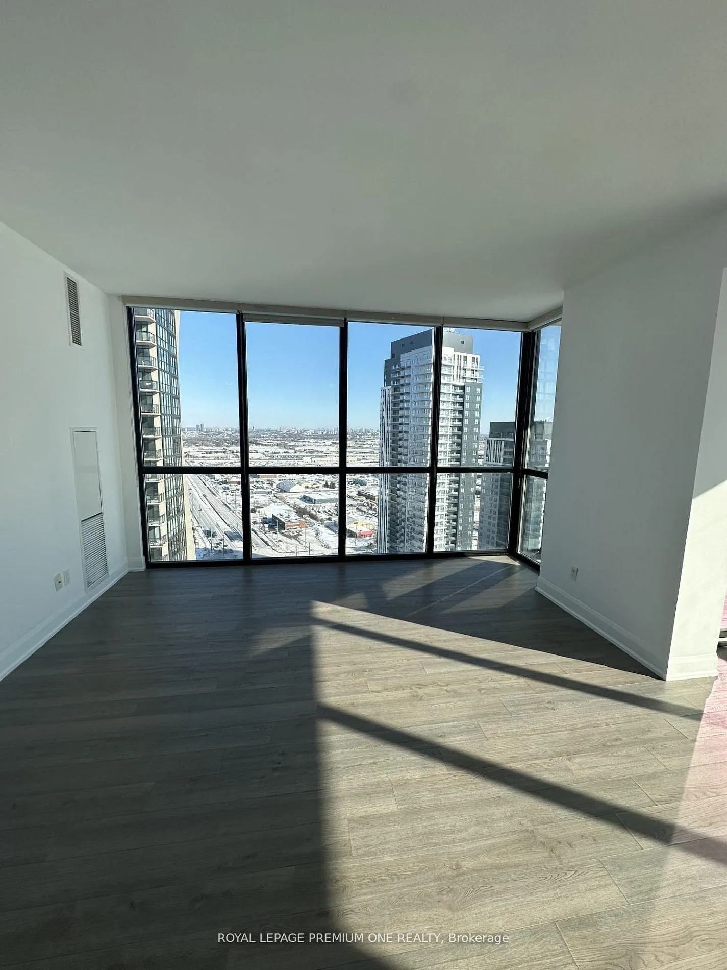 Photo 6 of Unit 3002, 2910 Highway 7 Road, Vaughan, Concord — HOMEH