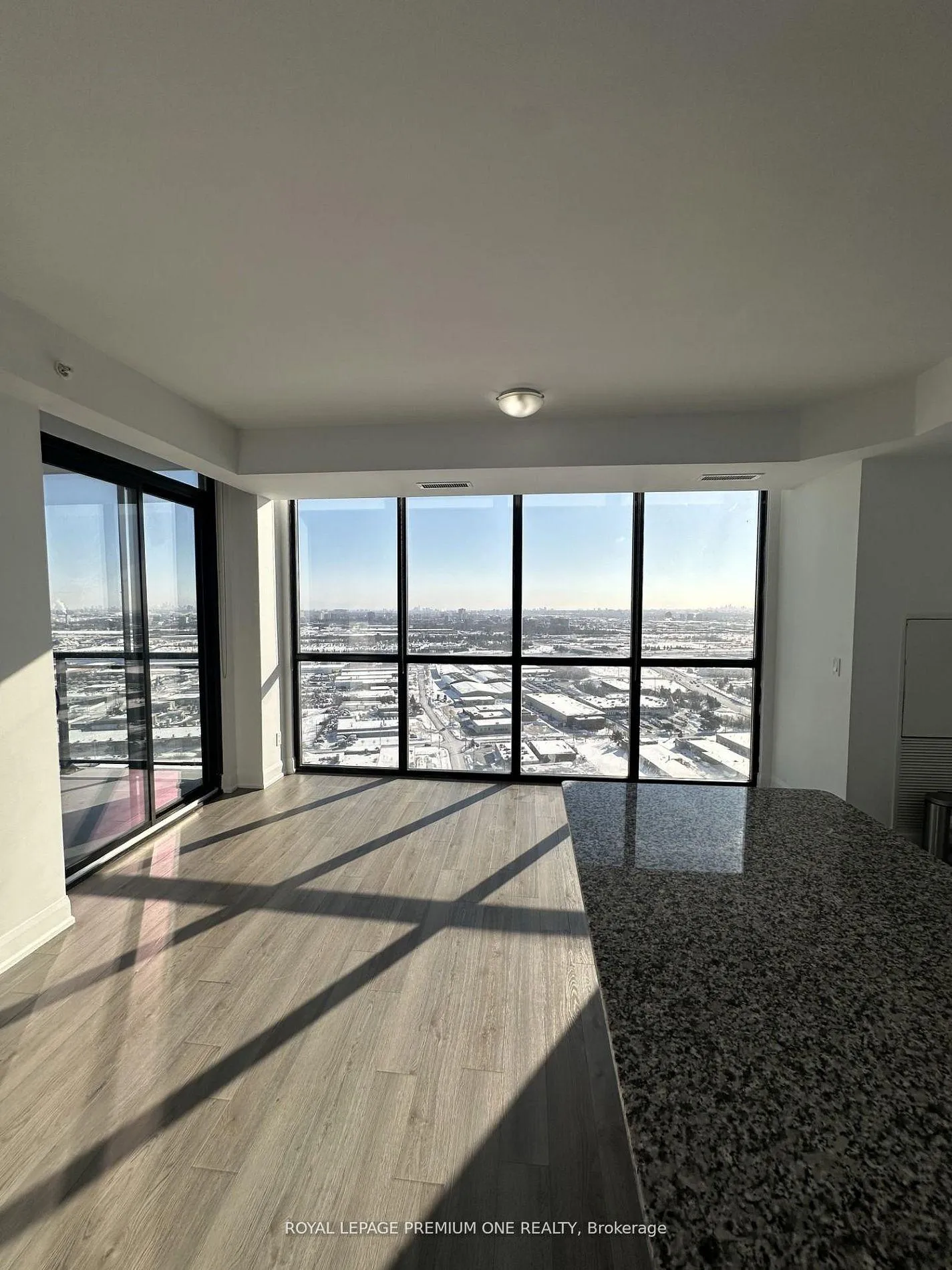 Photo 7 of Unit 3002, 2910 Highway 7 Road, Vaughan, Concord — HOMEH