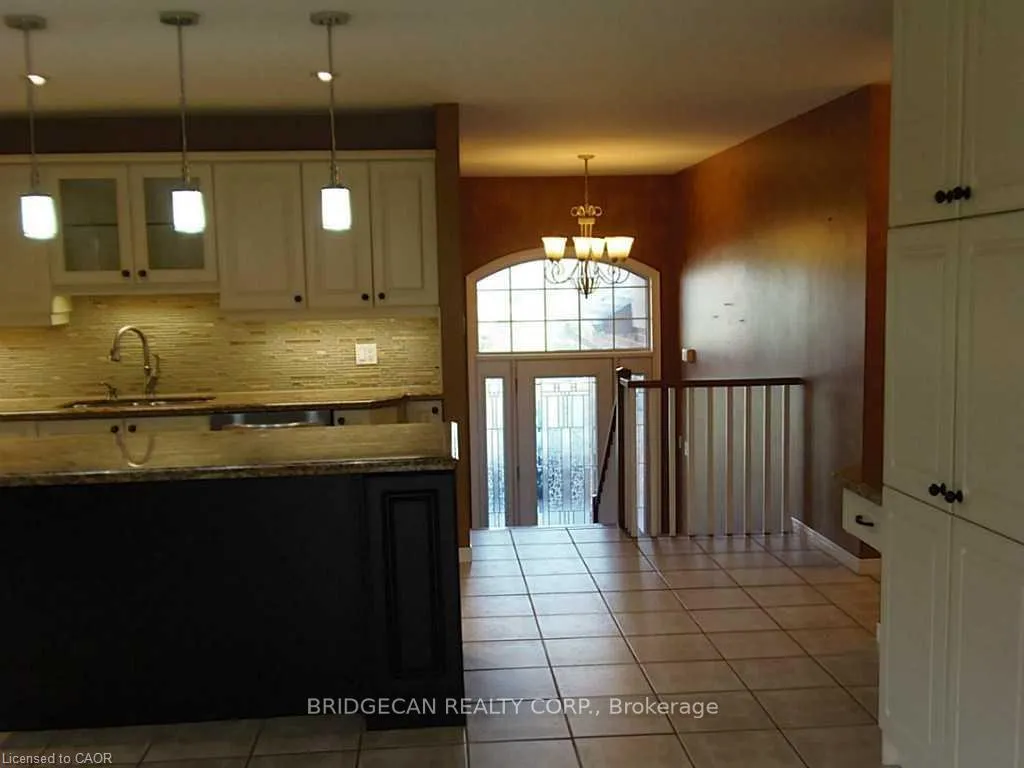 Photo 5 of 1020 Green Mountain Road E, Hamilton, Stoney Creek — HOMEH