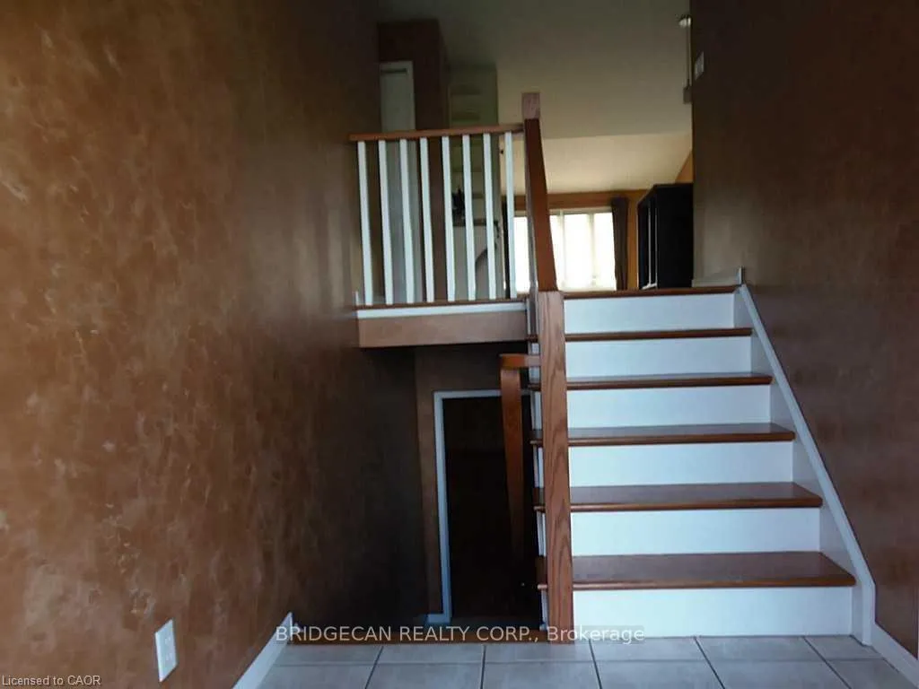 Photo 7 of 1020 Green Mountain Road E, Hamilton, Stoney Creek — HOMEH