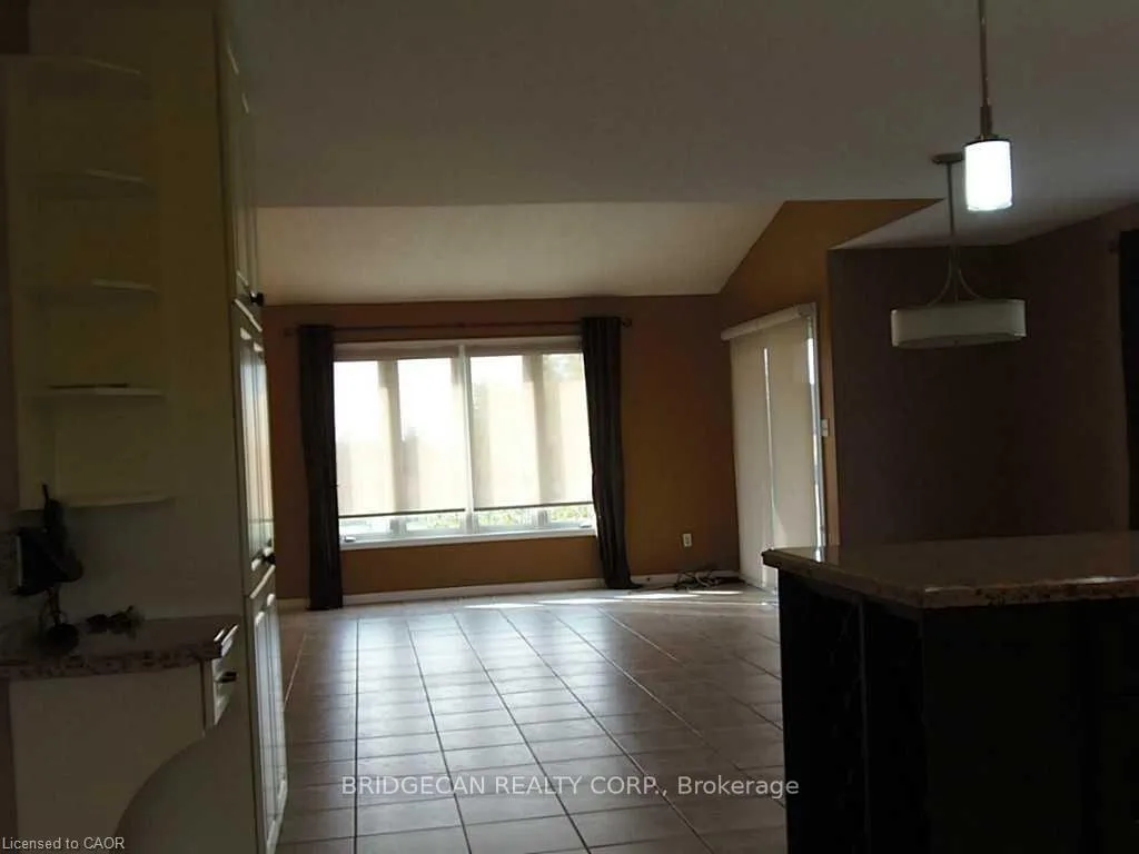 Photo 8 of 1020 Green Mountain Road E, Hamilton, Stoney Creek — HOMEH
