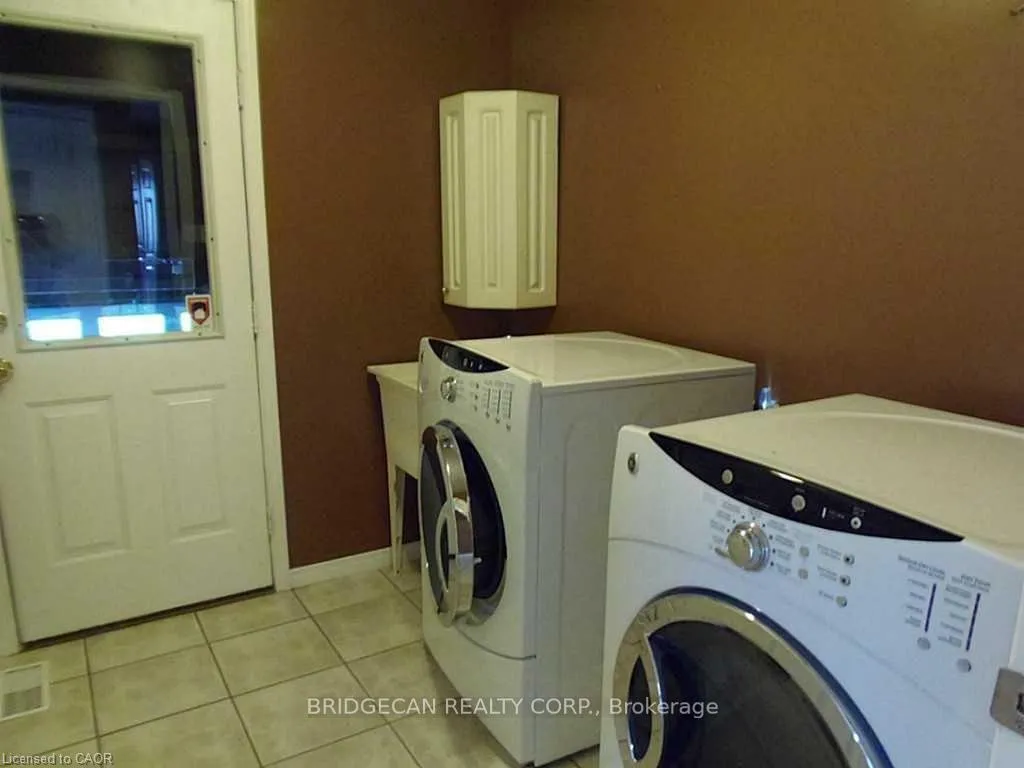 Photo 14 of 1020 Green Mountain Road E, Hamilton, Stoney Creek — HOMEH