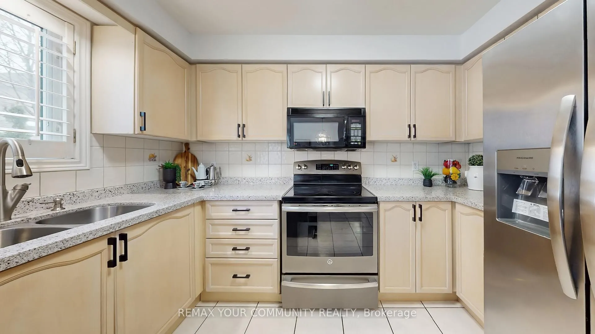 Photo 7 of 8734 Martin Grove Road, Vaughan, Elder Mills — HOMEH
