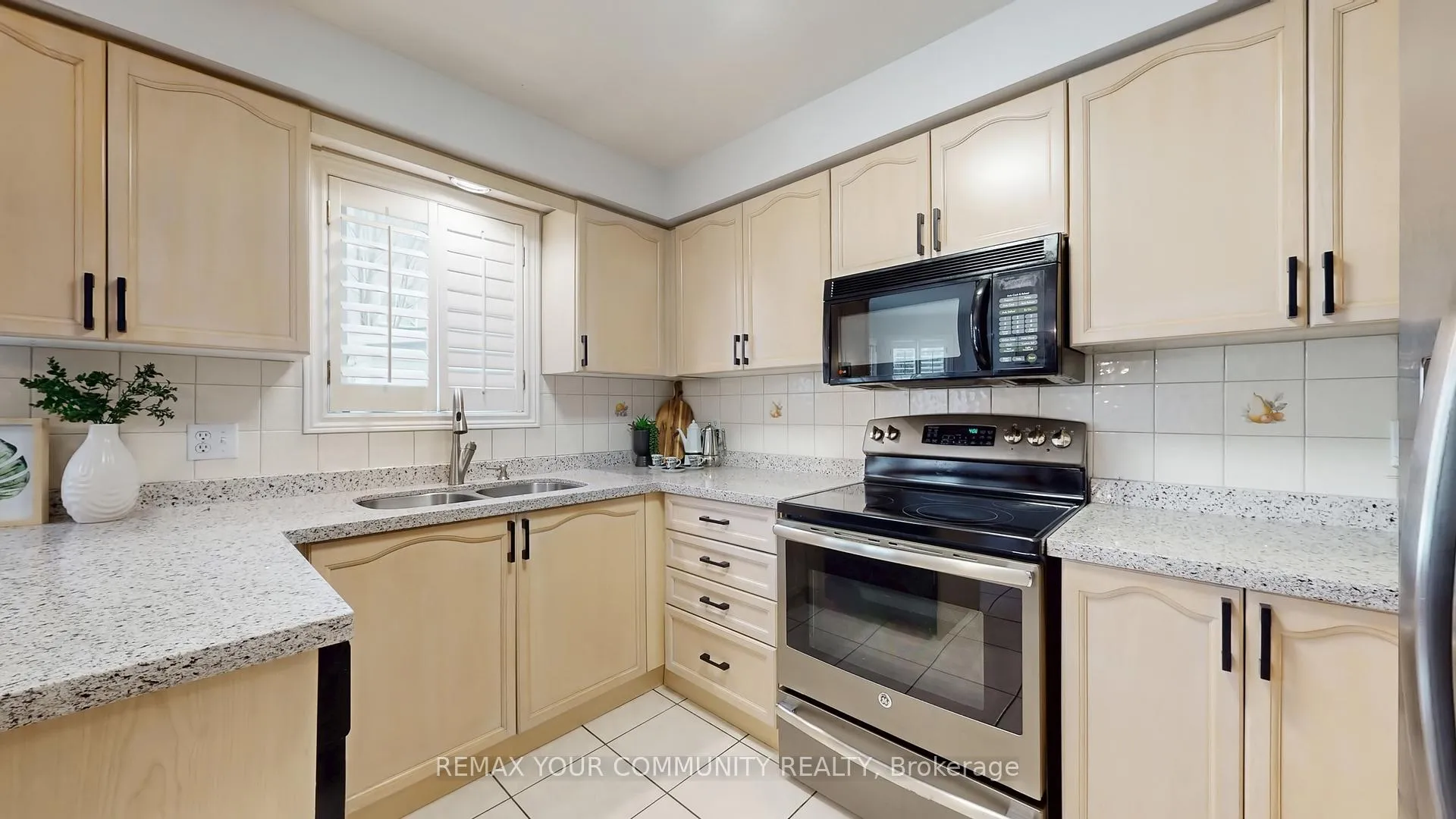 Photo 8 of 8734 Martin Grove Road, Vaughan, Elder Mills — HOMEH