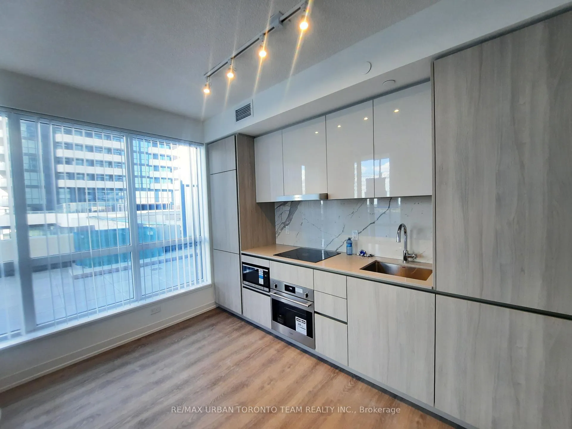 Photo 7 of Unit 517, 8 Interchange Way, Vaughan, Vaughan Corporate Centre — HOMEH