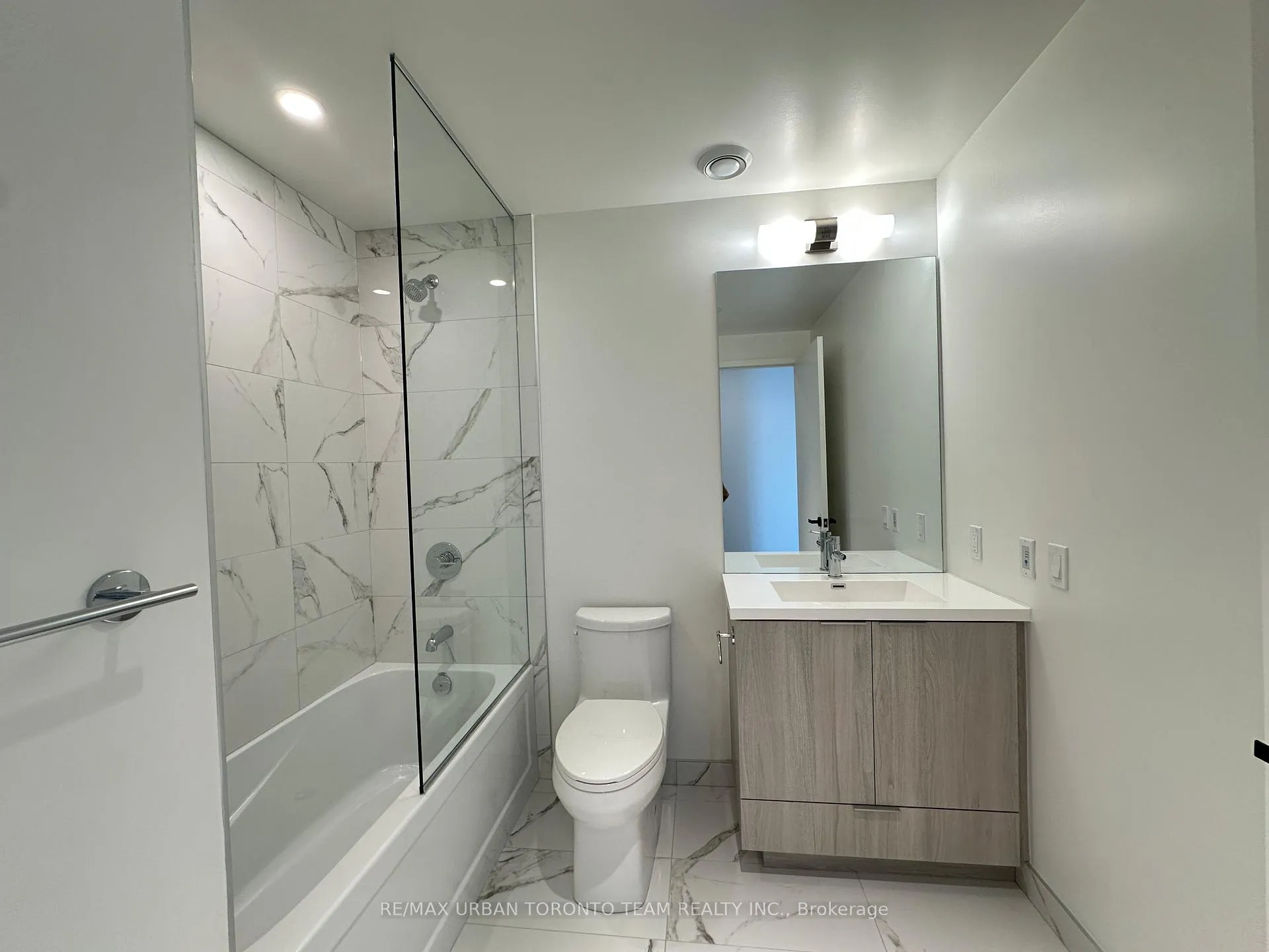 Photo 10 of Unit 517, 8 Interchange Way, Vaughan, Vaughan Corporate Centre — HOMEH