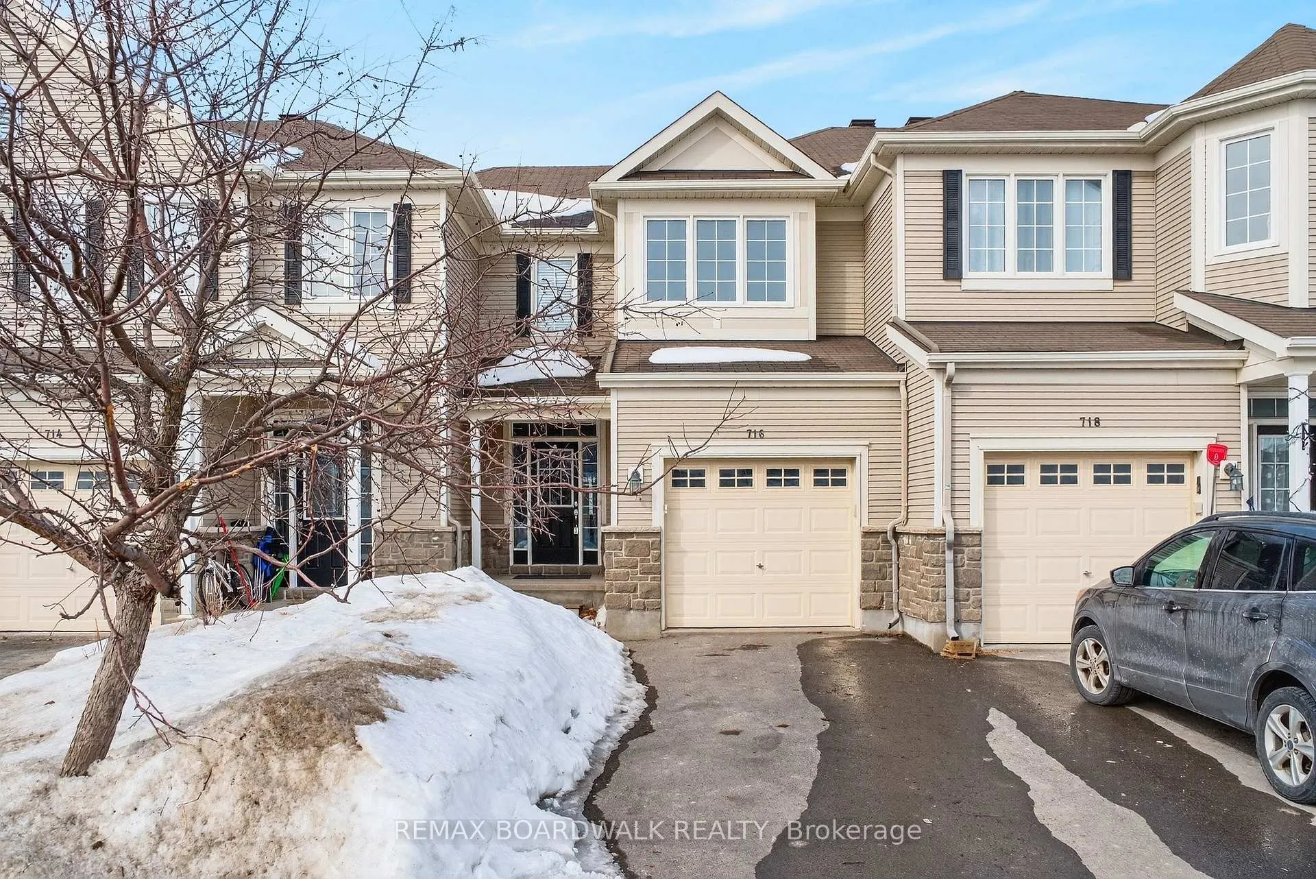 Photo 1 of 716 Oakglade Avenue, Ottawa, Kanata - Emerald Meadows/Trailwest — HOMEH