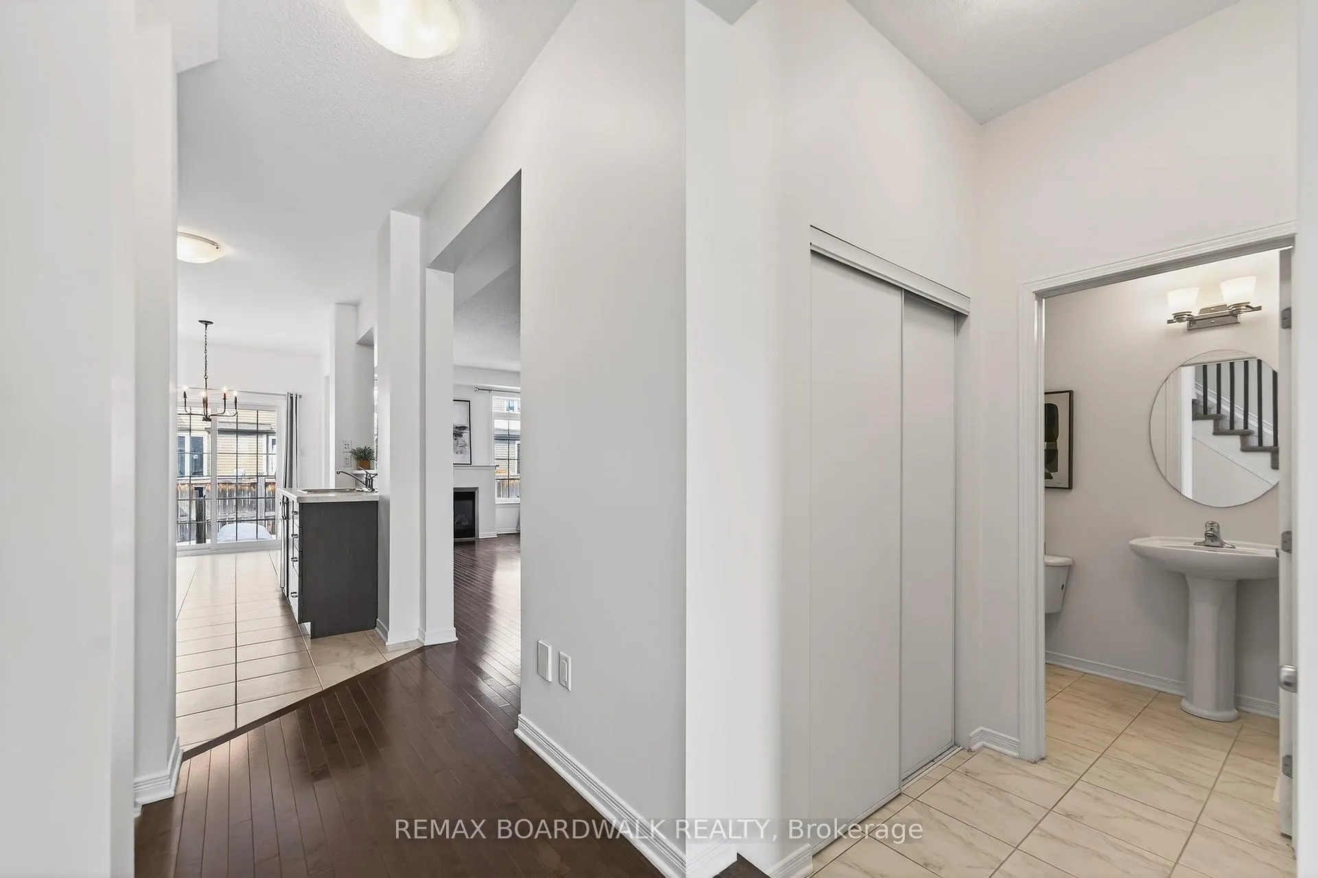 Photo 4 of 716 Oakglade Avenue, Ottawa, Kanata - Emerald Meadows/Trailwest — HOMEH