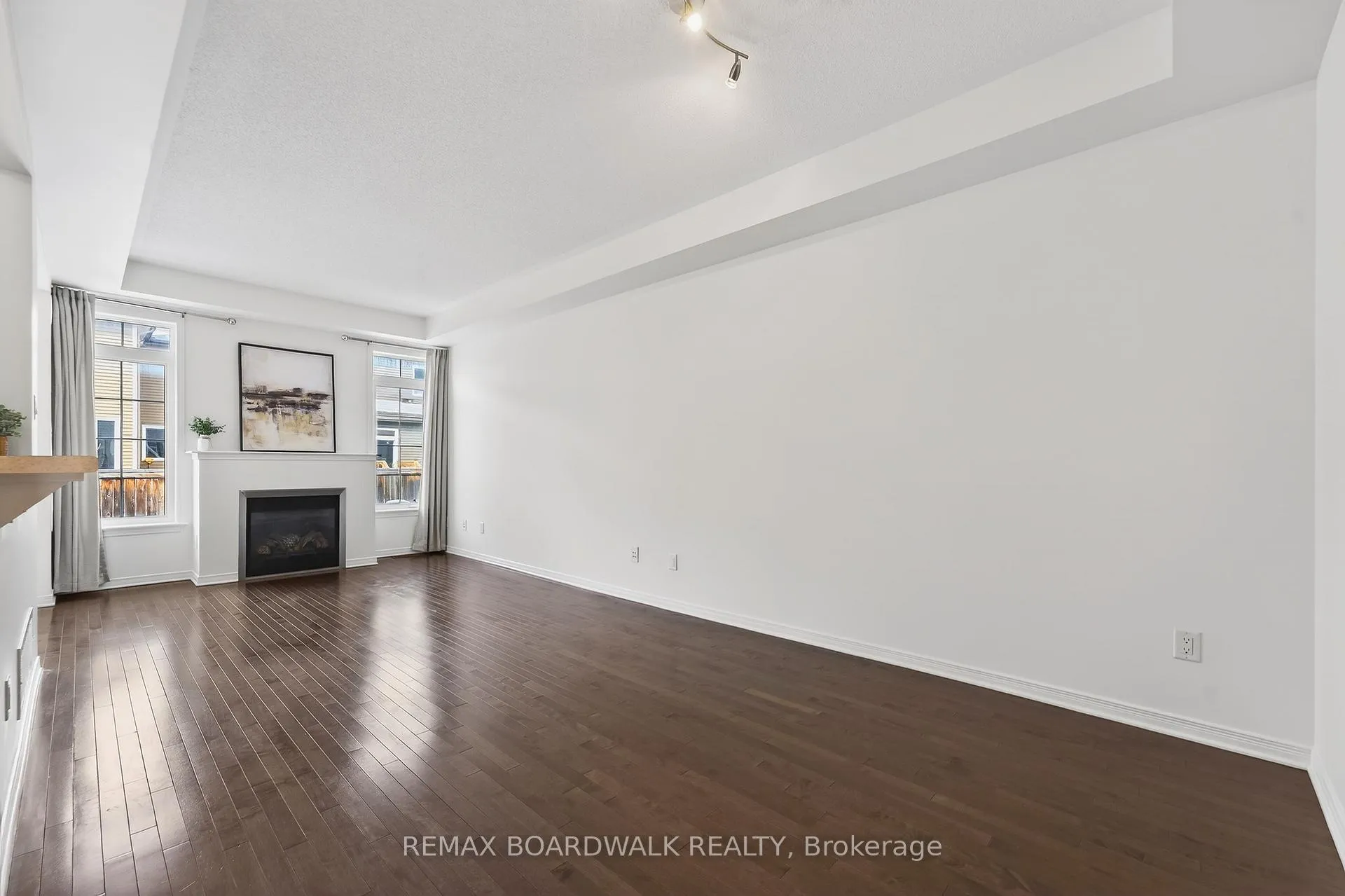 Photo 7 of 716 Oakglade Avenue, Ottawa, Kanata - Emerald Meadows/Trailwest — HOMEH