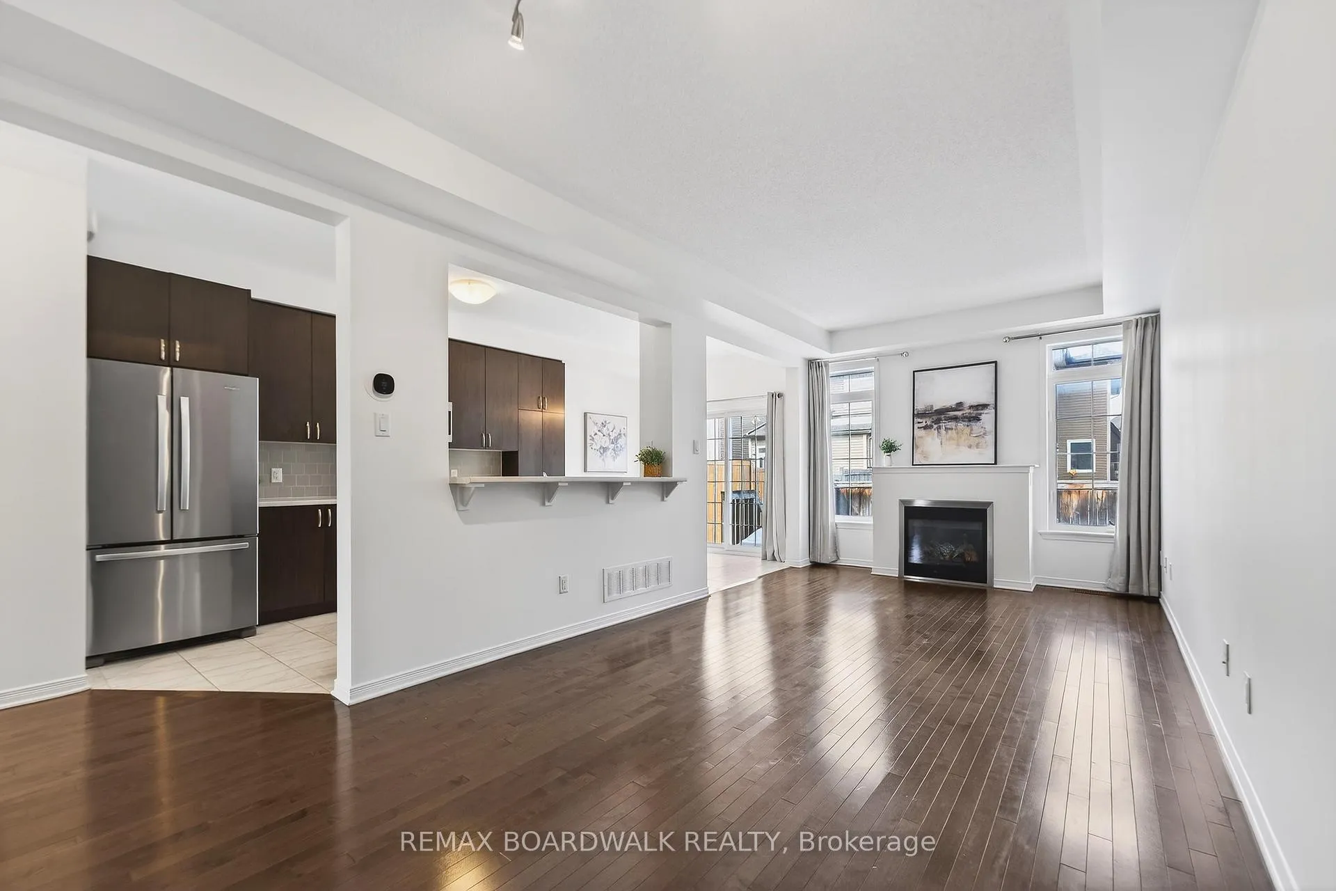 Photo 8 of 716 Oakglade Avenue, Ottawa, Kanata - Emerald Meadows/Trailwest — HOMEH