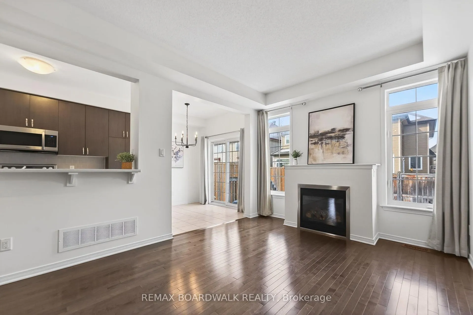 Photo 10 of 716 Oakglade Avenue, Ottawa, Kanata - Emerald Meadows/Trailwest — HOMEH