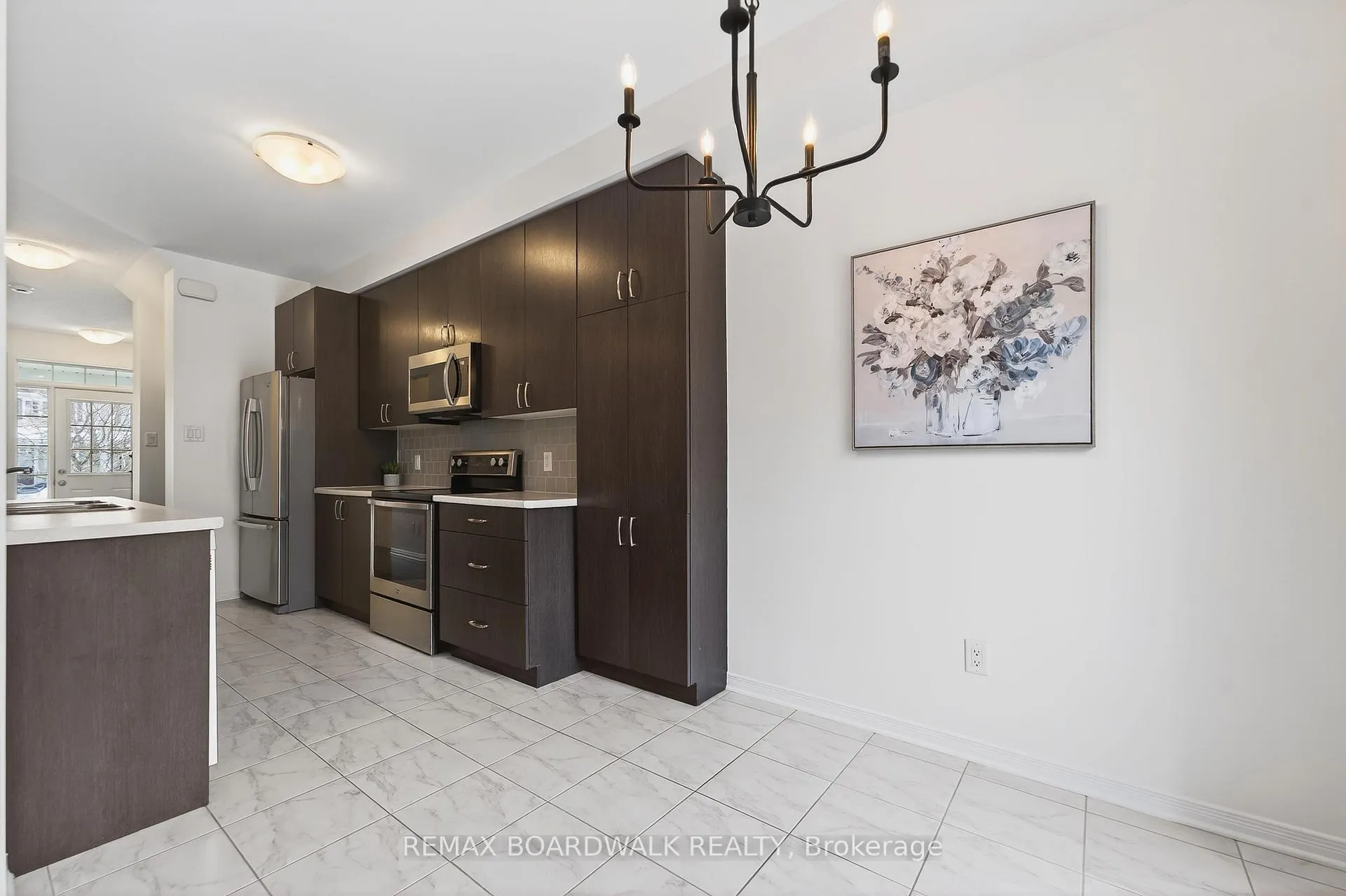 Photo 11 of 716 Oakglade Avenue, Ottawa, Kanata - Emerald Meadows/Trailwest — HOMEH