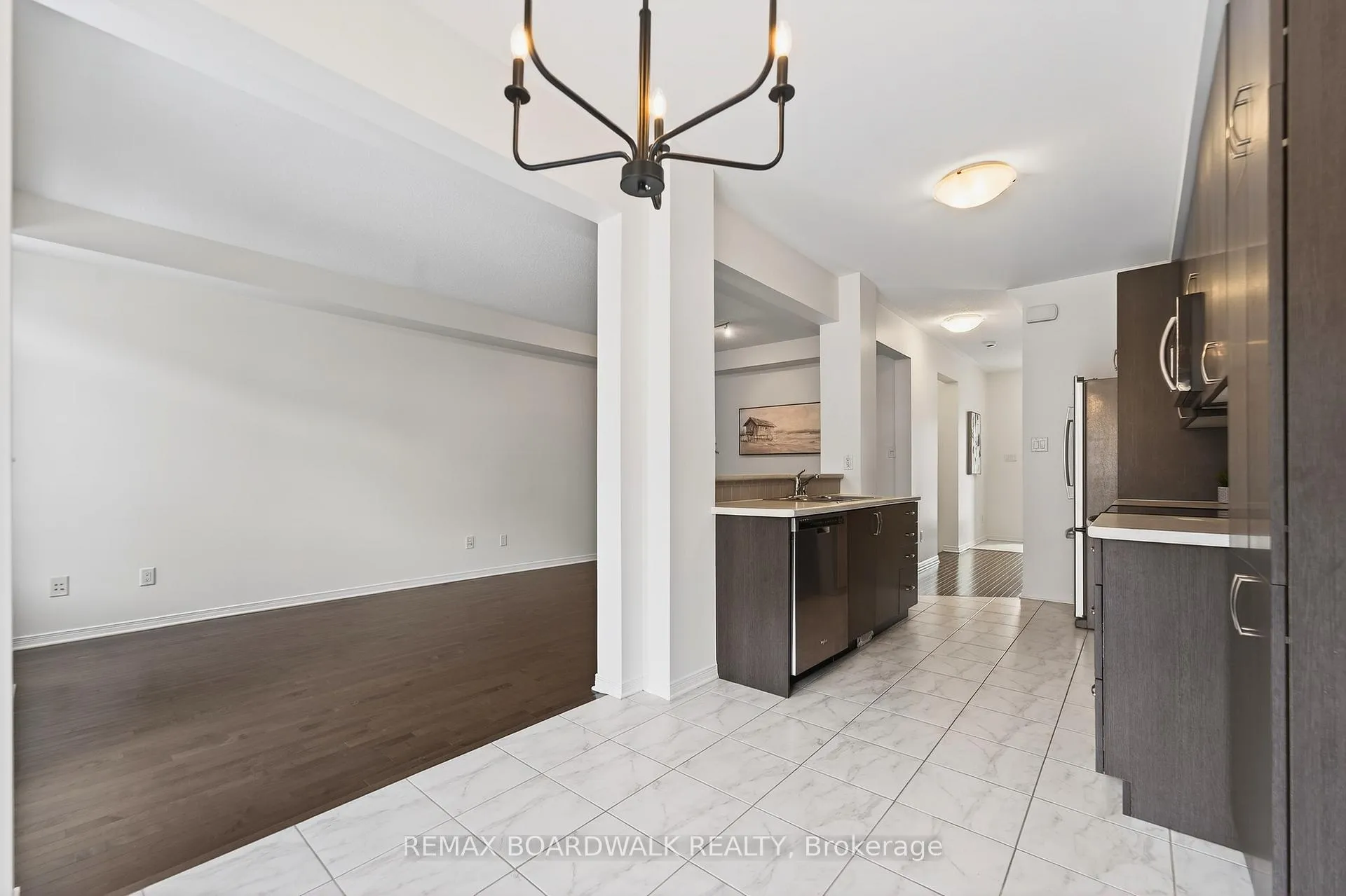 Photo 13 of 716 Oakglade Avenue, Ottawa, Kanata - Emerald Meadows/Trailwest — HOMEH