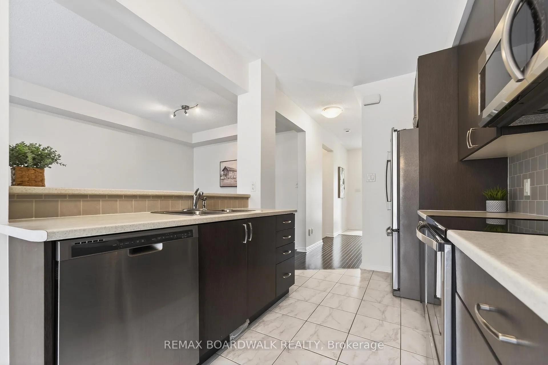 Photo 15 of 716 Oakglade Avenue, Ottawa, Kanata - Emerald Meadows/Trailwest — HOMEH