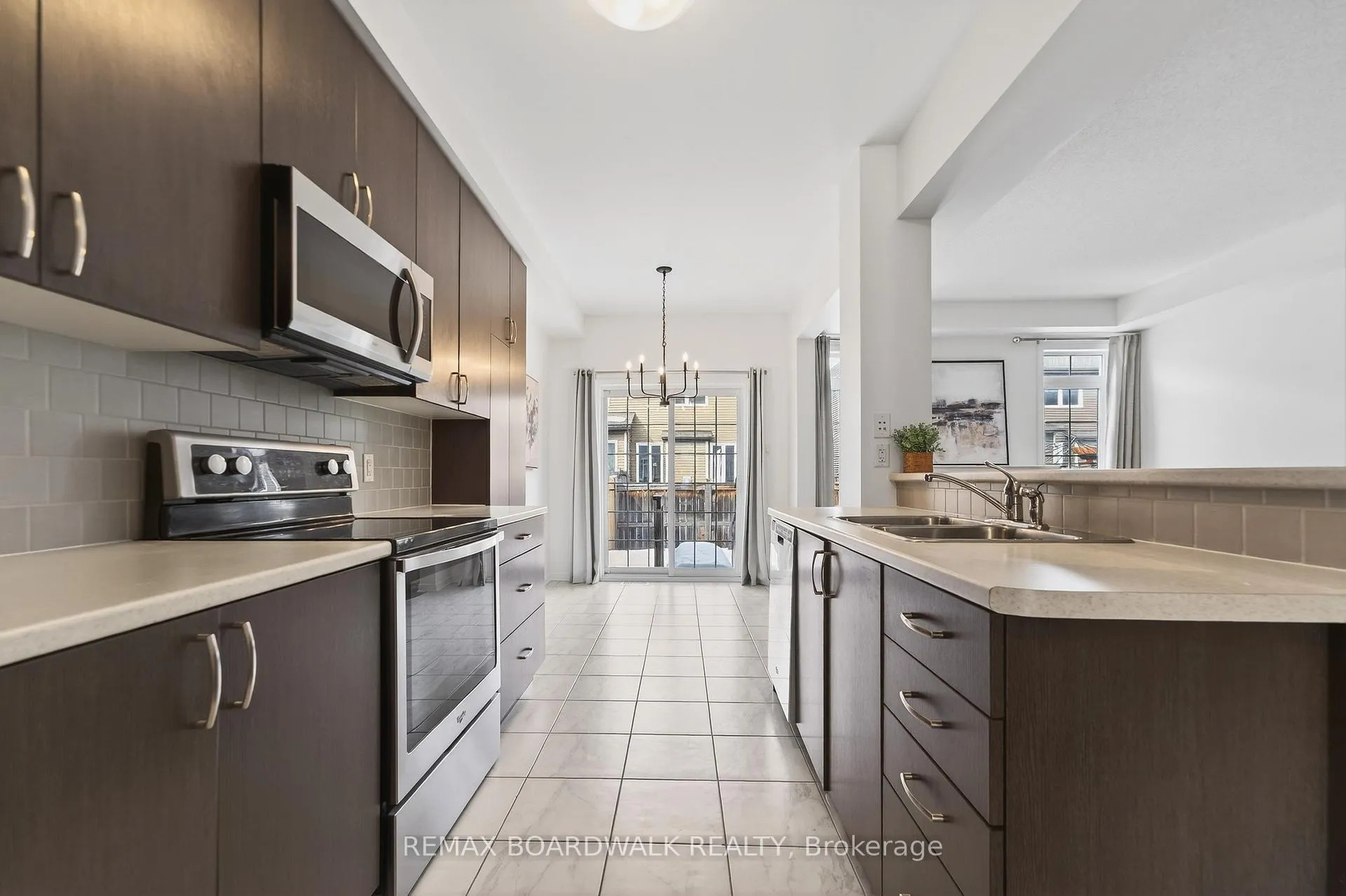 Photo 18 of 716 Oakglade Avenue, Ottawa, Kanata - Emerald Meadows/Trailwest — HOMEH