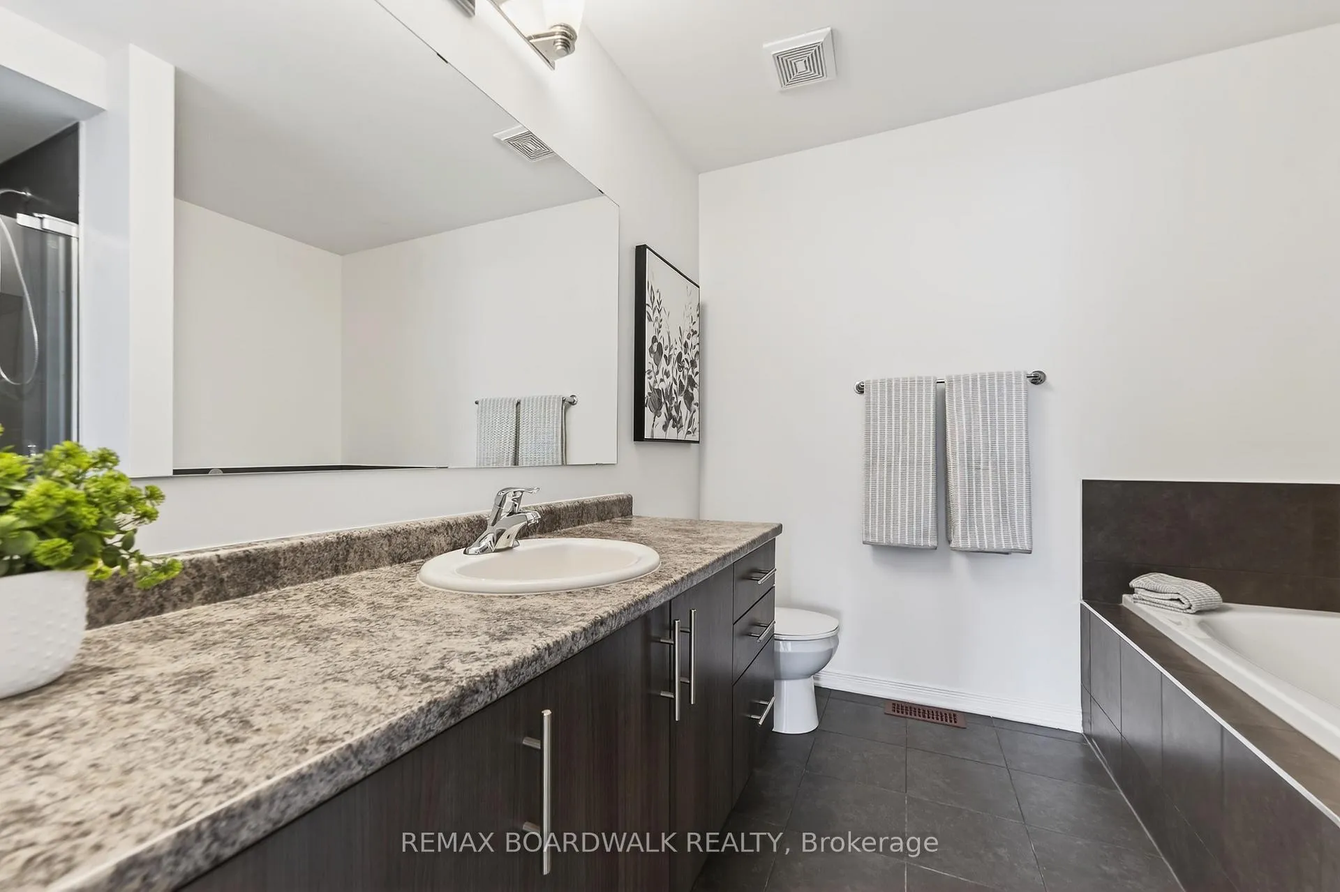 Photo 25 of 716 Oakglade Avenue, Ottawa, Kanata - Emerald Meadows/Trailwest — HOMEH