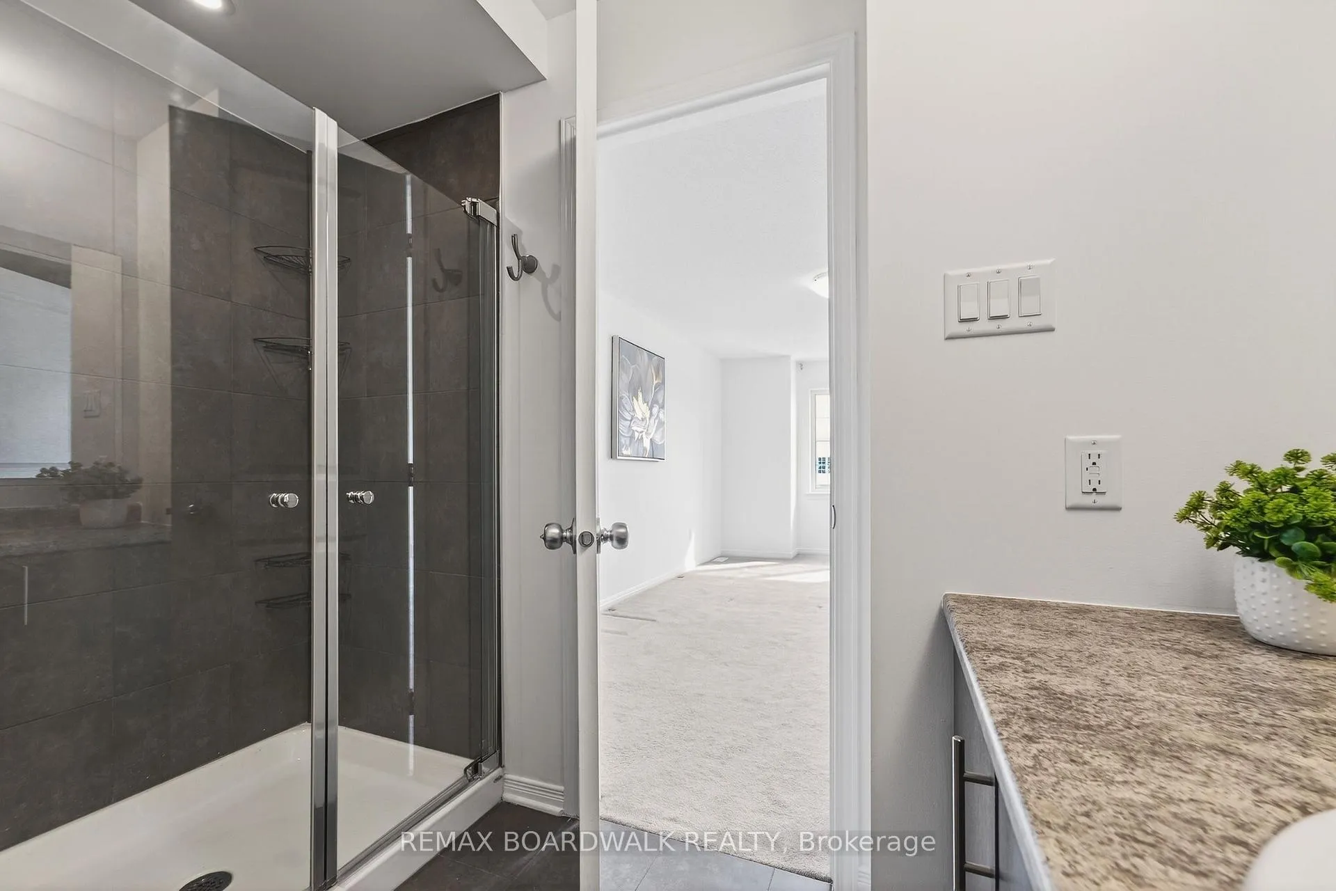 Photo 27 of 716 Oakglade Avenue, Ottawa, Kanata - Emerald Meadows/Trailwest — HOMEH